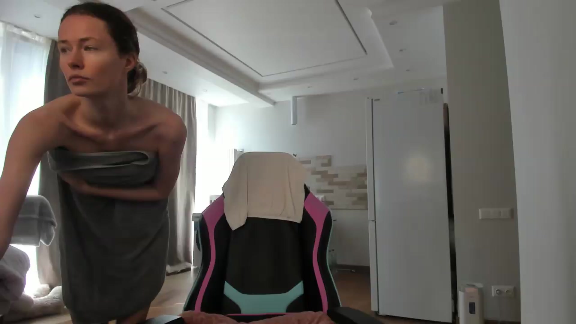 Gallery image thumbnail from Oksanafedorov's myfreecams stream on, 08/21/2026, 12:39 image 3 of 20