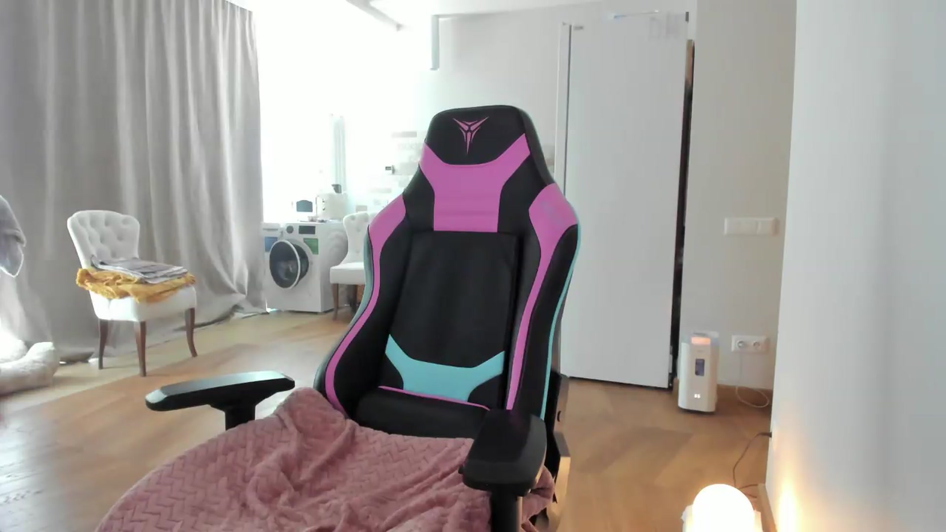Gallery image thumbnail from Oksanafedorov's myfreecams stream on, 08/22/2026, 11:51 image 6 of 20