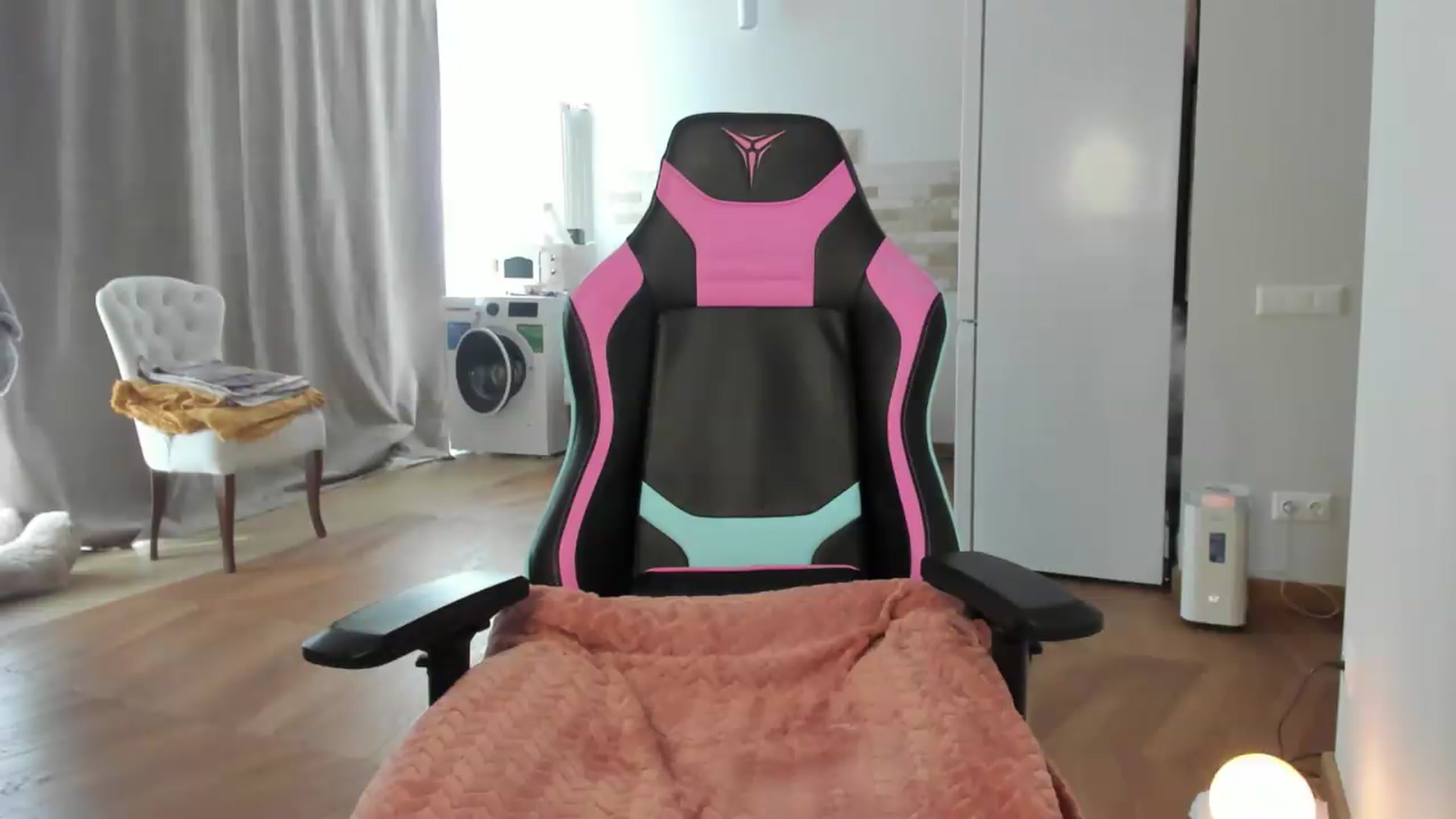 Gallery image thumbnail from Oksanafedorov's myfreecams stream on, 08/22/2026, 11:51 image 12 of 20