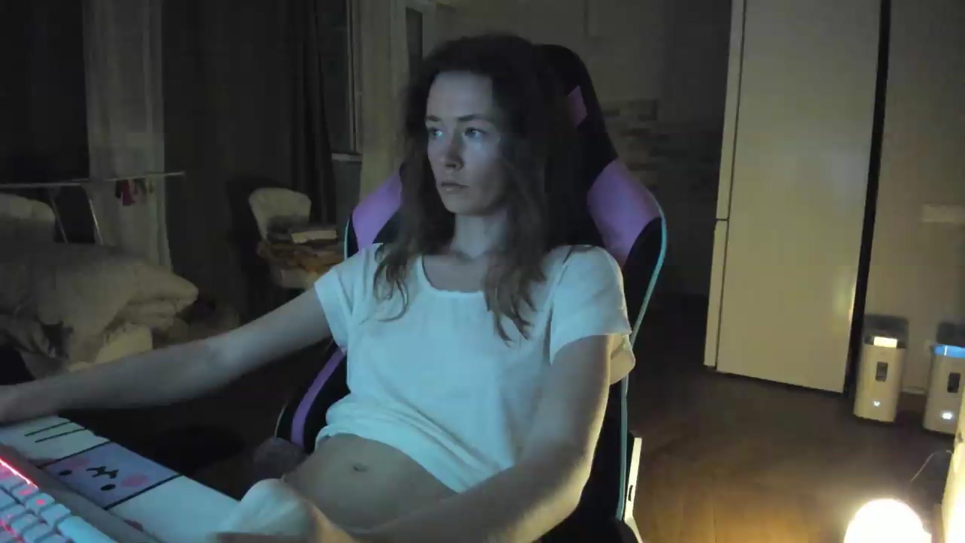 Gallery image thumbnail from Oksanafedorov's myfreecams stream on, 08/23/2026, 21:08 image 3 of 20