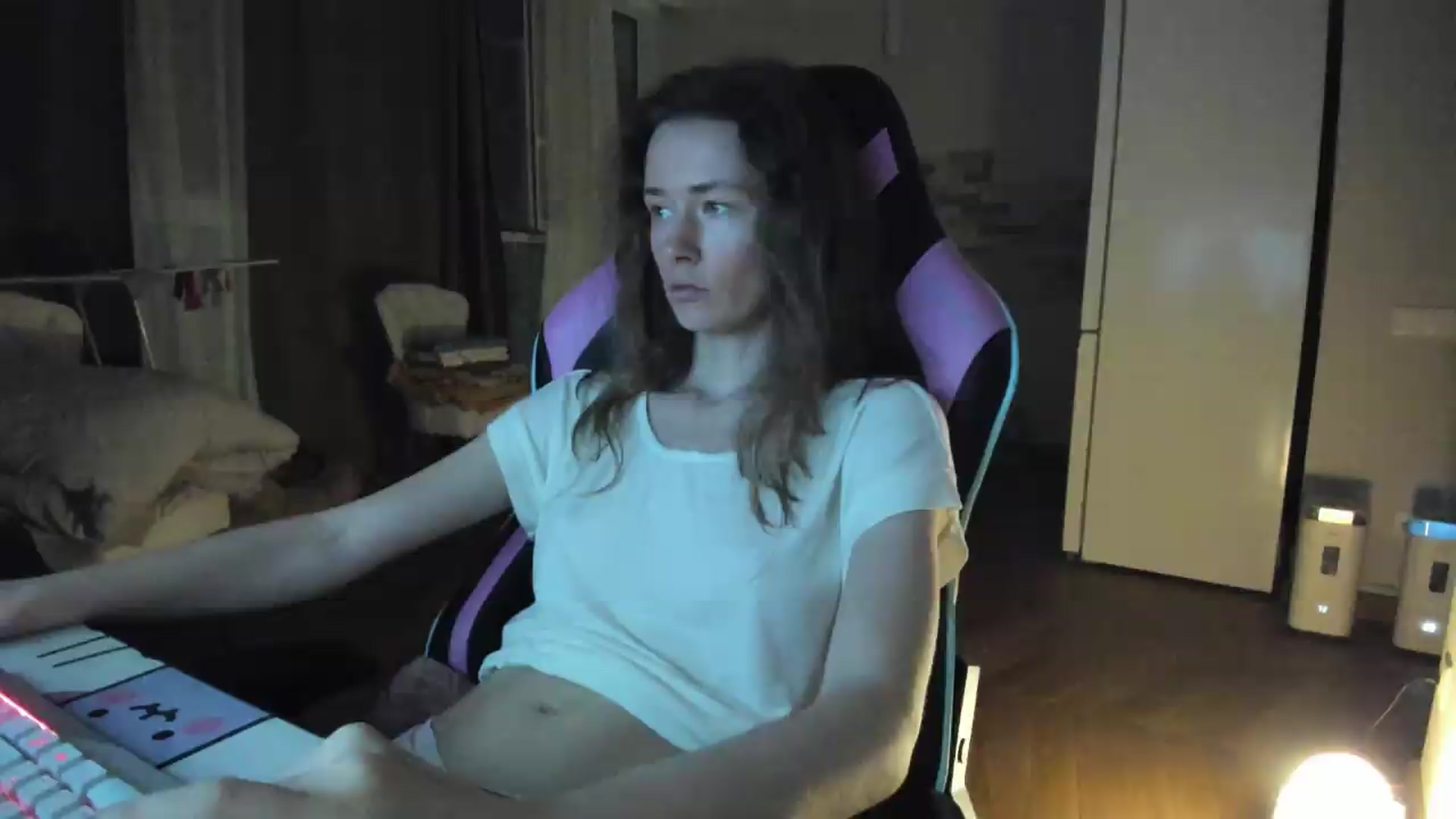Gallery image thumbnail from Oksanafedorov's myfreecams stream on, 08/23/2026, 21:08 image 12 of 20