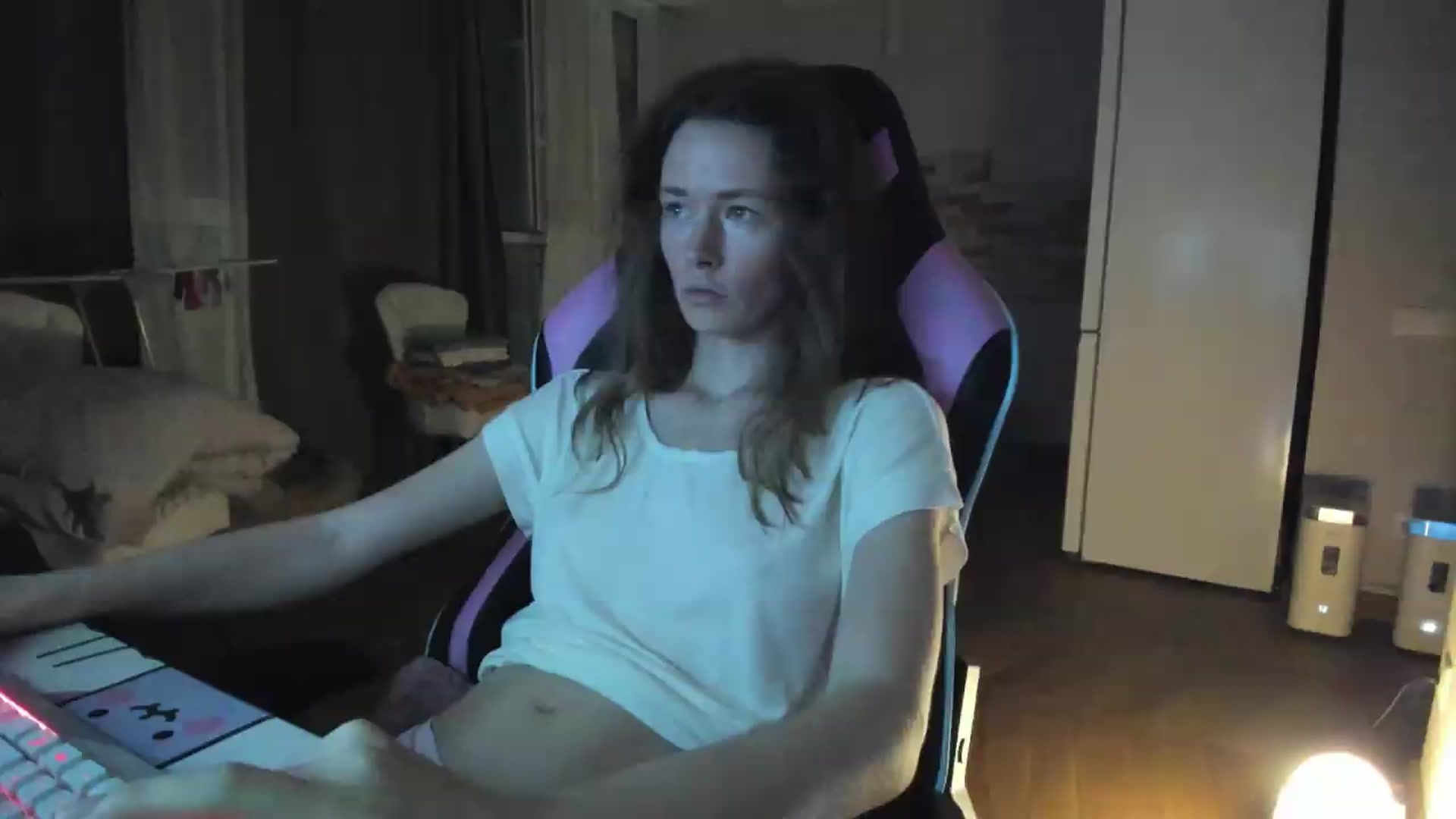 Gallery image thumbnail from Oksanafedorov's myfreecams stream on, 08/23/2026, 21:08 image 11 of 20