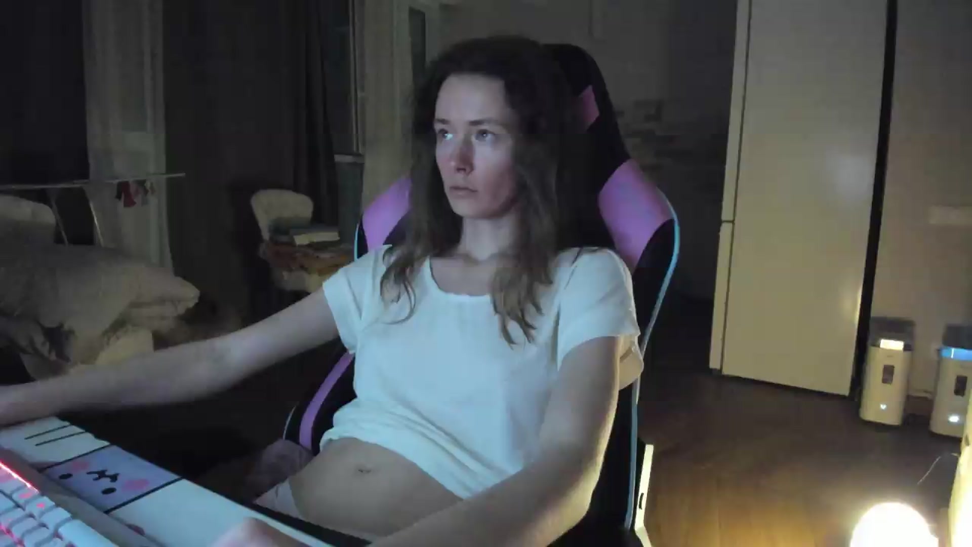 Gallery image thumbnail from Oksanafedorov's myfreecams stream on, 08/23/2026, 21:08 image 7 of 20