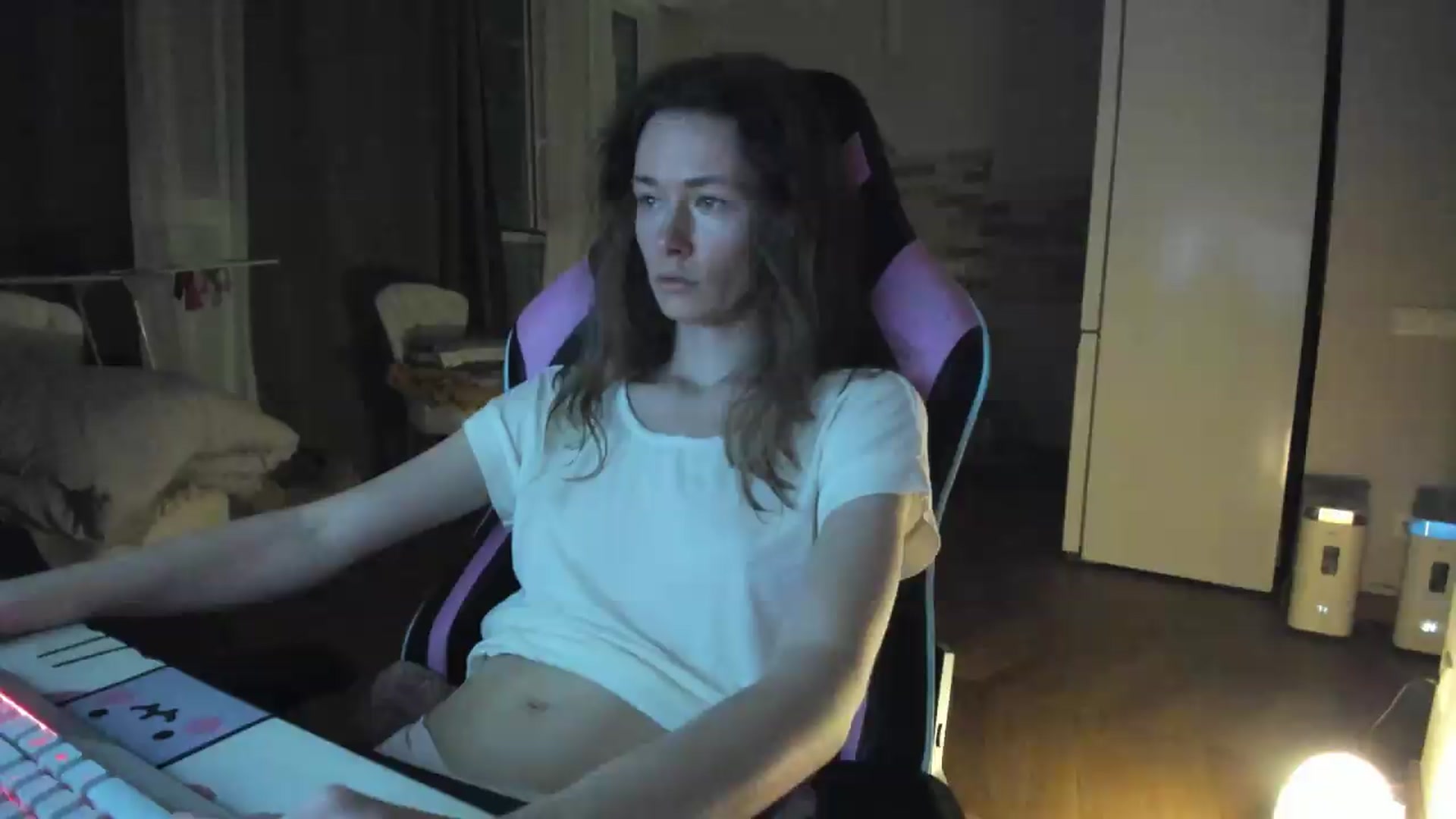 Gallery image thumbnail from Oksanafedorov's myfreecams stream on, 08/23/2026, 21:08 image 1 of 20