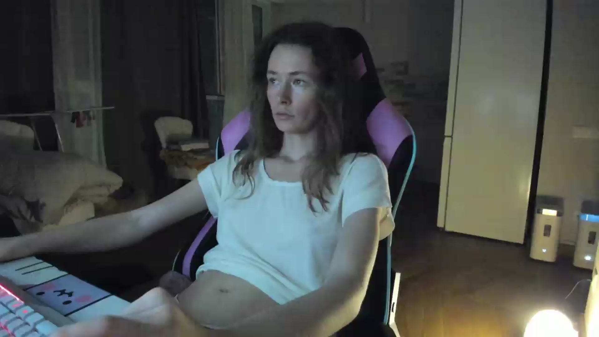 Gallery image thumbnail from Oksanafedorov's myfreecams stream on, 08/23/2026, 21:08 image 6 of 20