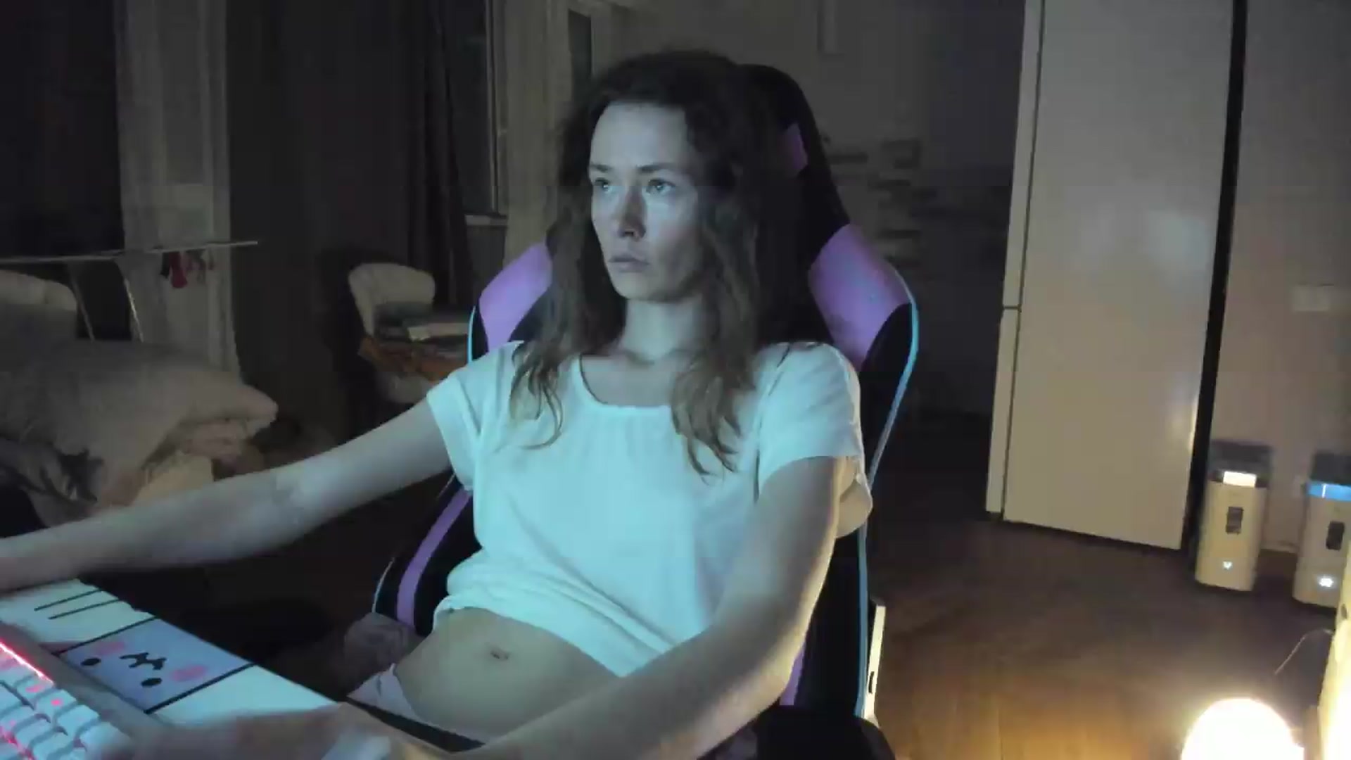 Gallery image thumbnail from Oksanafedorov's myfreecams stream on, 08/23/2026, 21:08 image 2 of 20