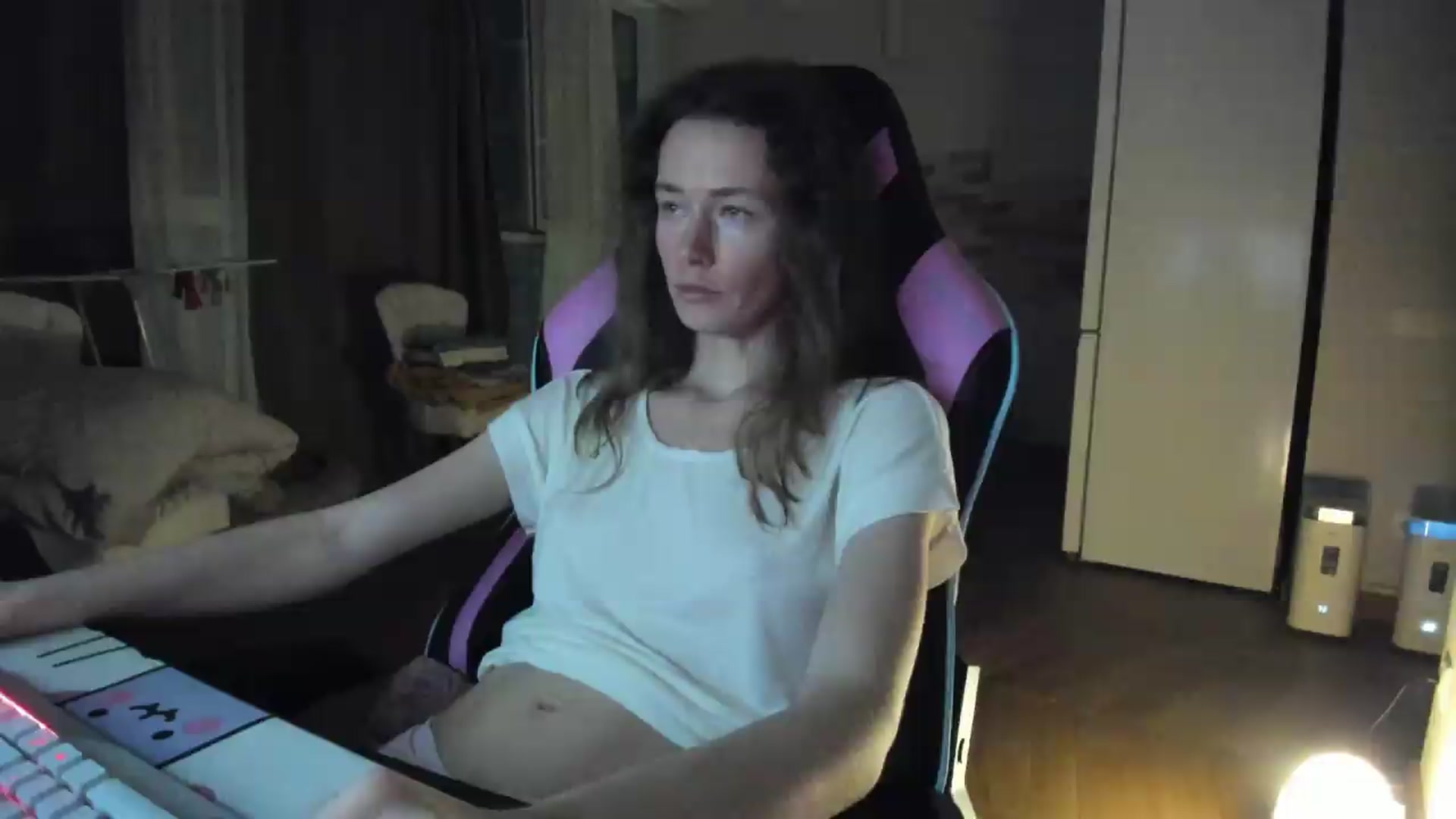 Gallery image thumbnail from Oksanafedorov's myfreecams stream on, 08/23/2026, 21:08 image 13 of 20