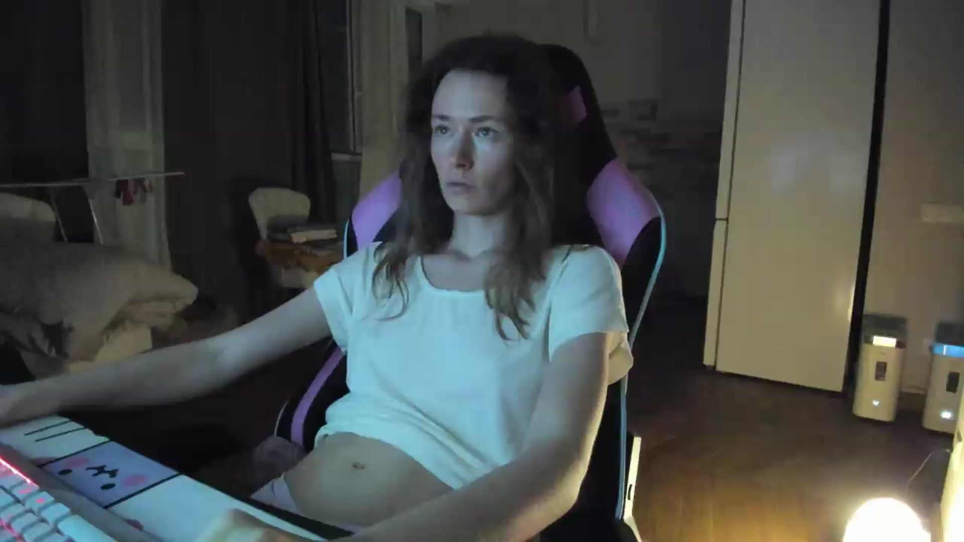 Gallery image thumbnail from Oksanafedorov's myfreecams stream on, 08/23/2026, 21:08 image 4 of 20