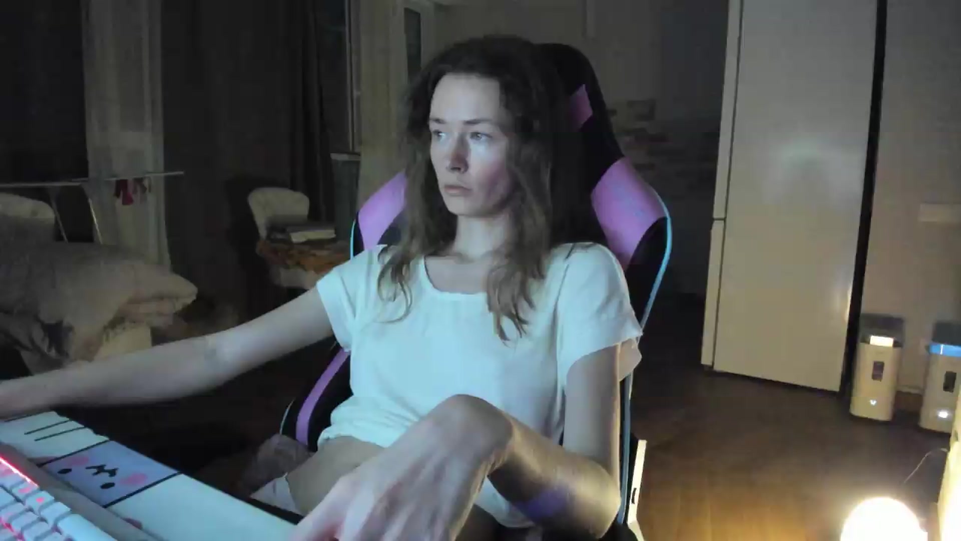 Gallery image thumbnail from Oksanafedorov's myfreecams stream on, 08/23/2026, 21:08 image 8 of 20