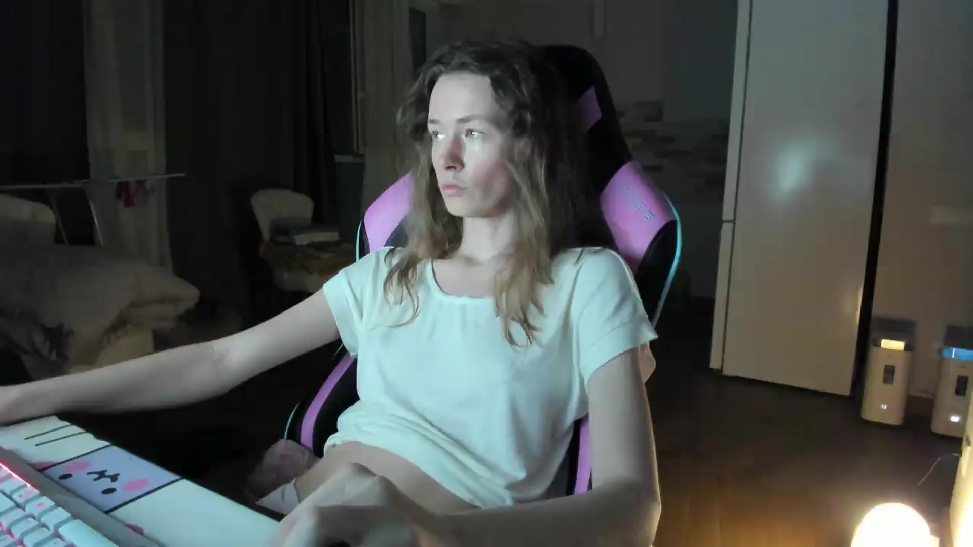 Gallery image thumbnail from Oksanafedorov's myfreecams stream on, 08/23/2026, 21:08 image 10 of 20