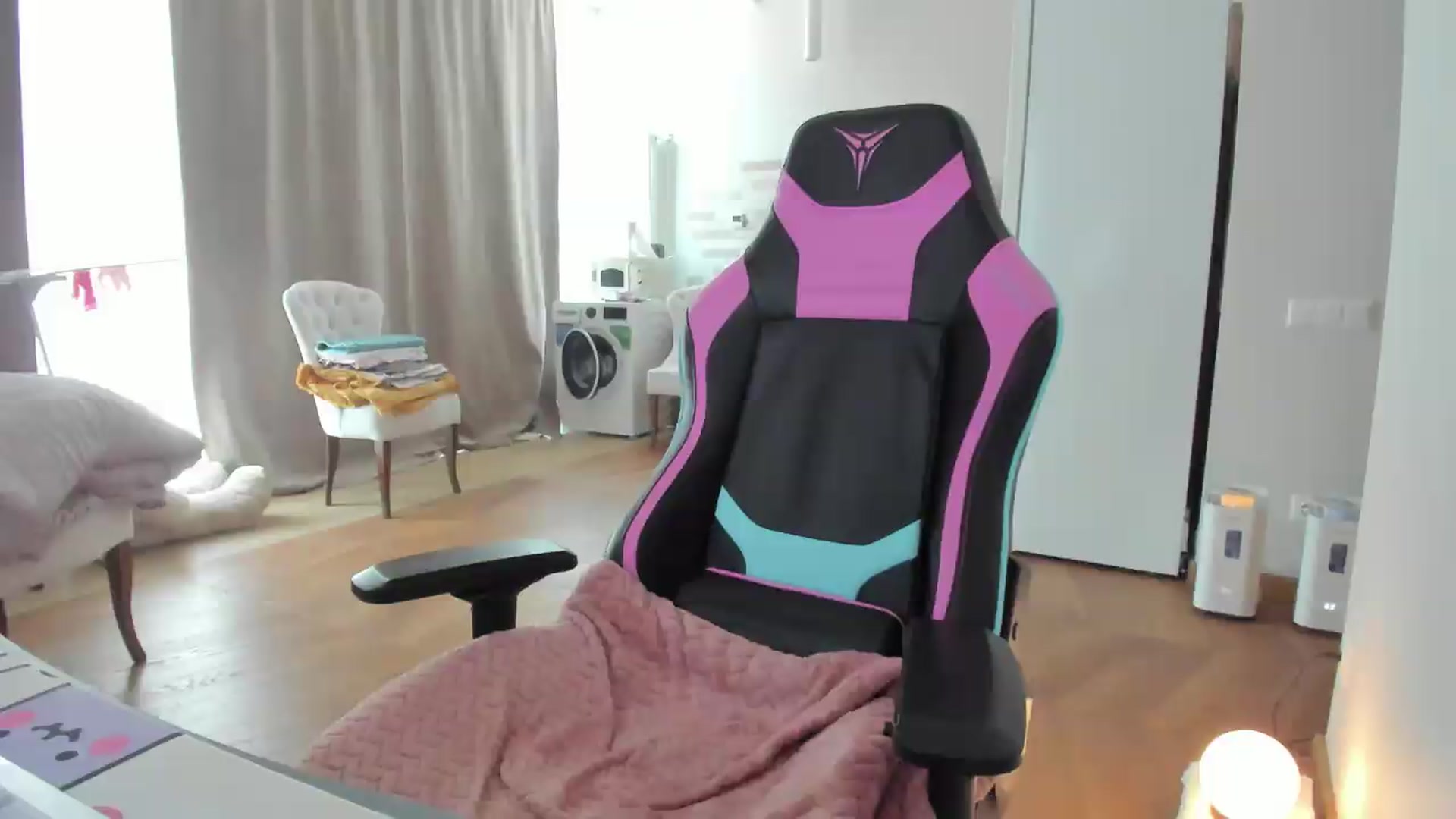 Gallery image thumbnail from Oksanafedorov's myfreecams stream on, 08/24/2026, 09:17 image 5 of 20