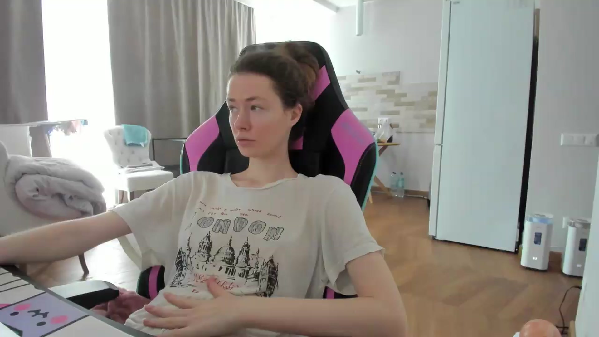 Gallery image thumbnail from Oksanafedorov's myfreecams stream on, 08/27/2026, 09:48 image 1 of 20