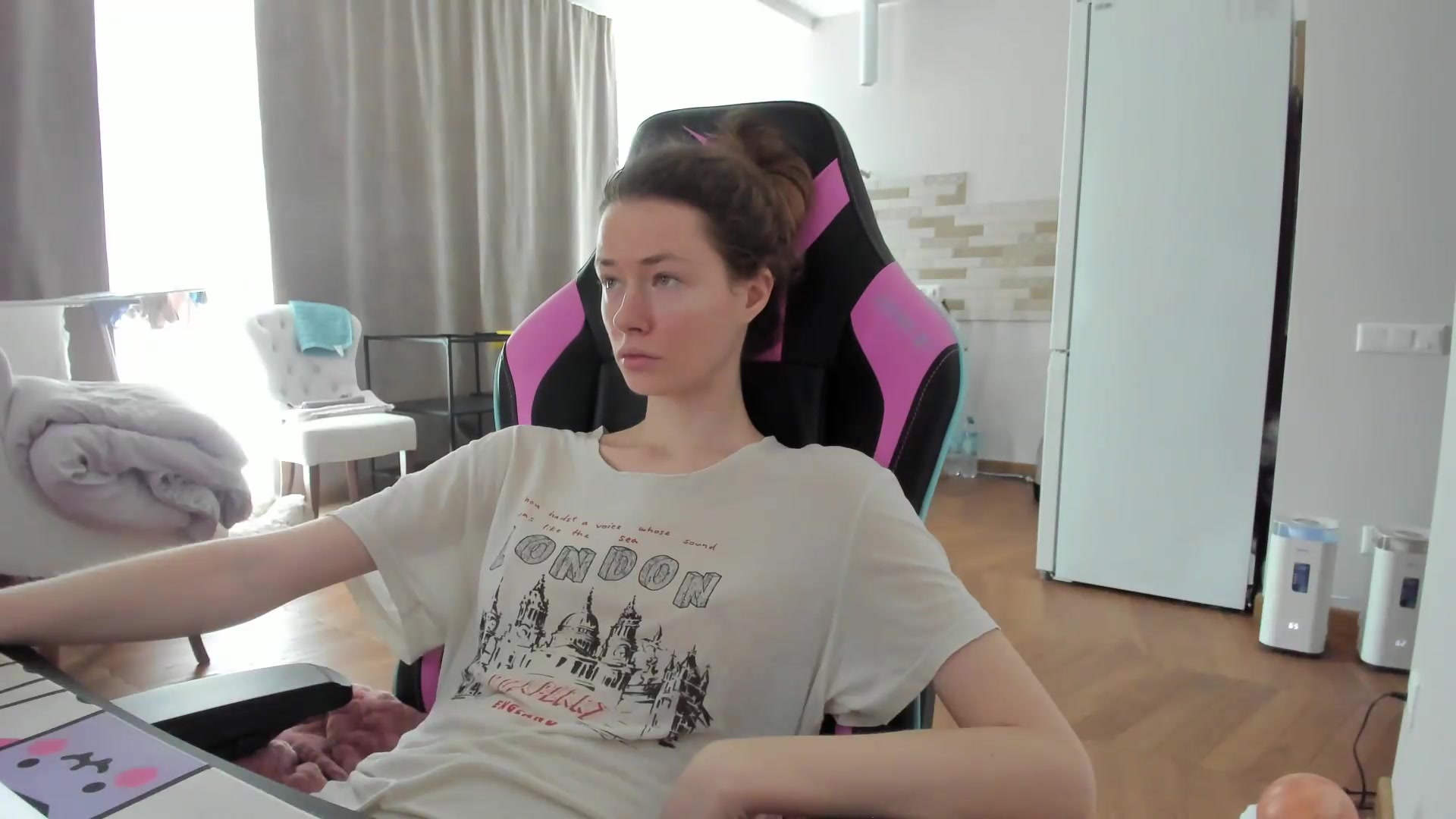 Gallery image thumbnail from Oksanafedorov's myfreecams stream on, 08/27/2026, 09:48 image 19 of 20
