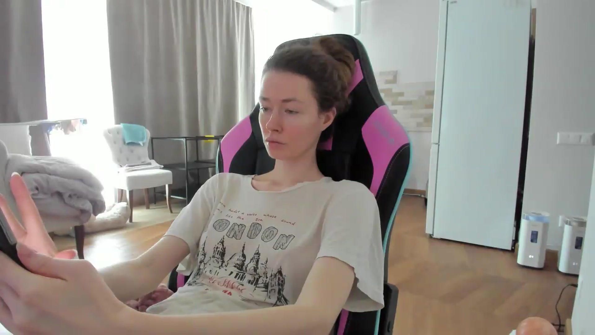 Gallery image thumbnail from Oksanafedorov's myfreecams stream on, 08/27/2026, 09:48 image 4 of 20