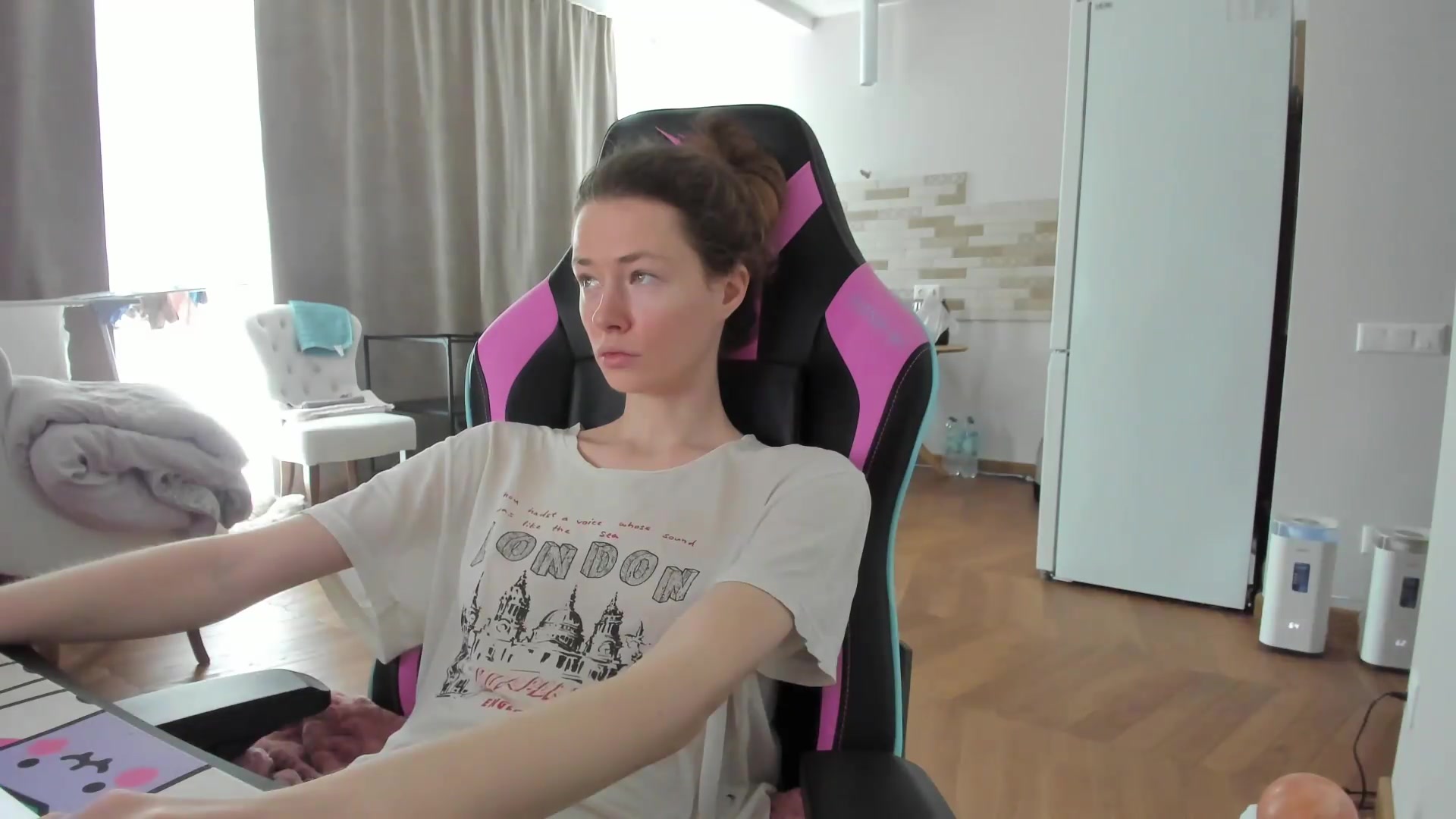 Gallery image thumbnail from Oksanafedorov's myfreecams stream on, 08/27/2026, 09:48 image 18 of 20