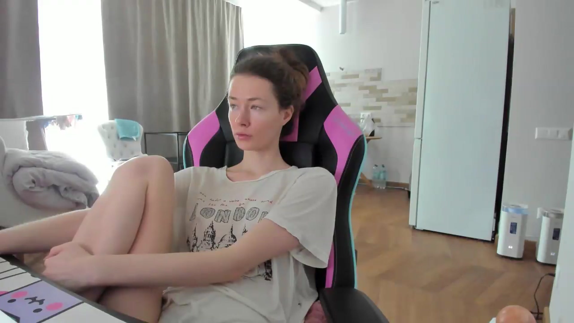 Gallery image thumbnail from Oksanafedorov's myfreecams stream on, 08/27/2026, 09:48 image 11 of 20