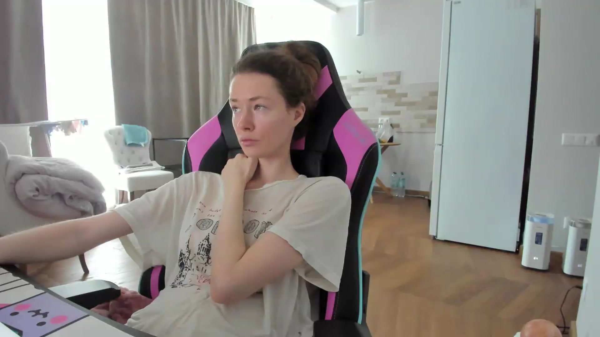 Gallery image thumbnail from Oksanafedorov's myfreecams stream on, 08/27/2026, 09:48 image 2 of 20