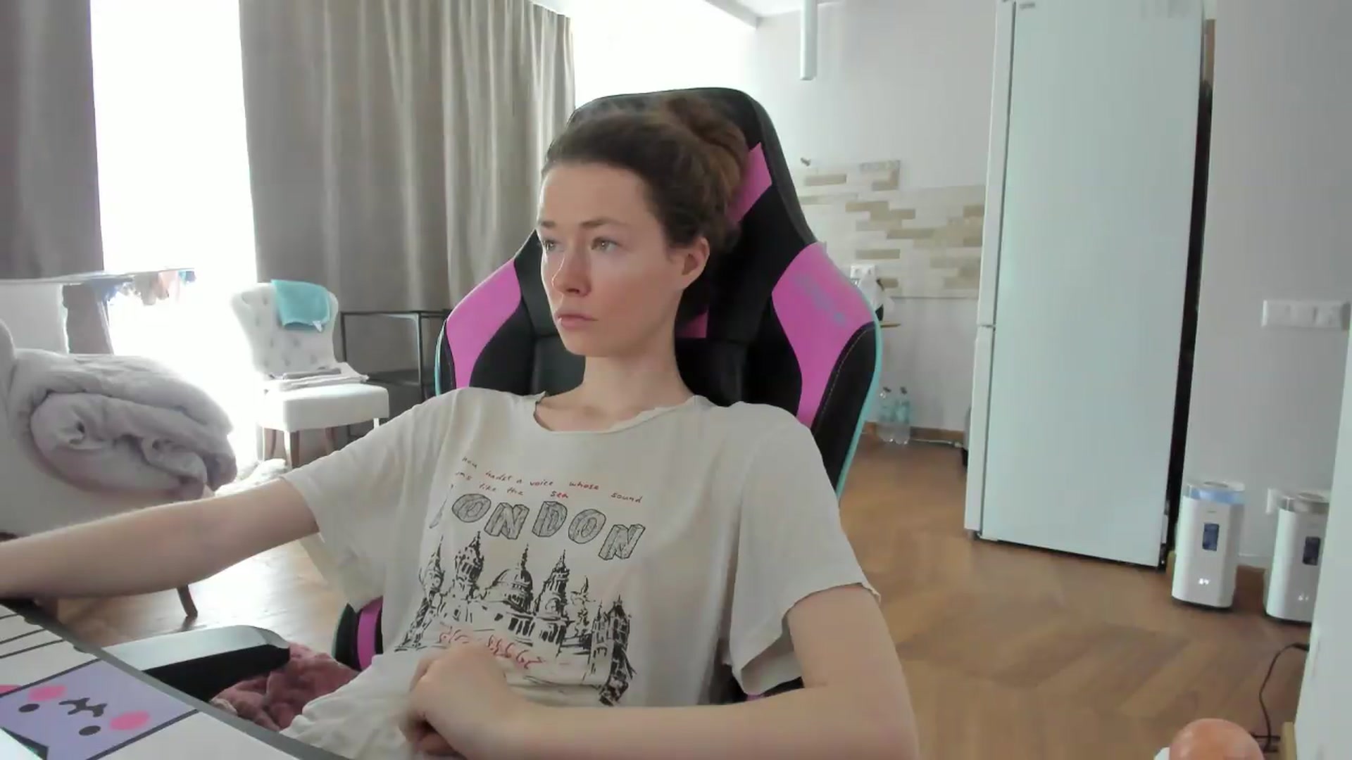 Gallery image thumbnail from Oksanafedorov's myfreecams stream on, 08/27/2026, 09:48 image 7 of 20