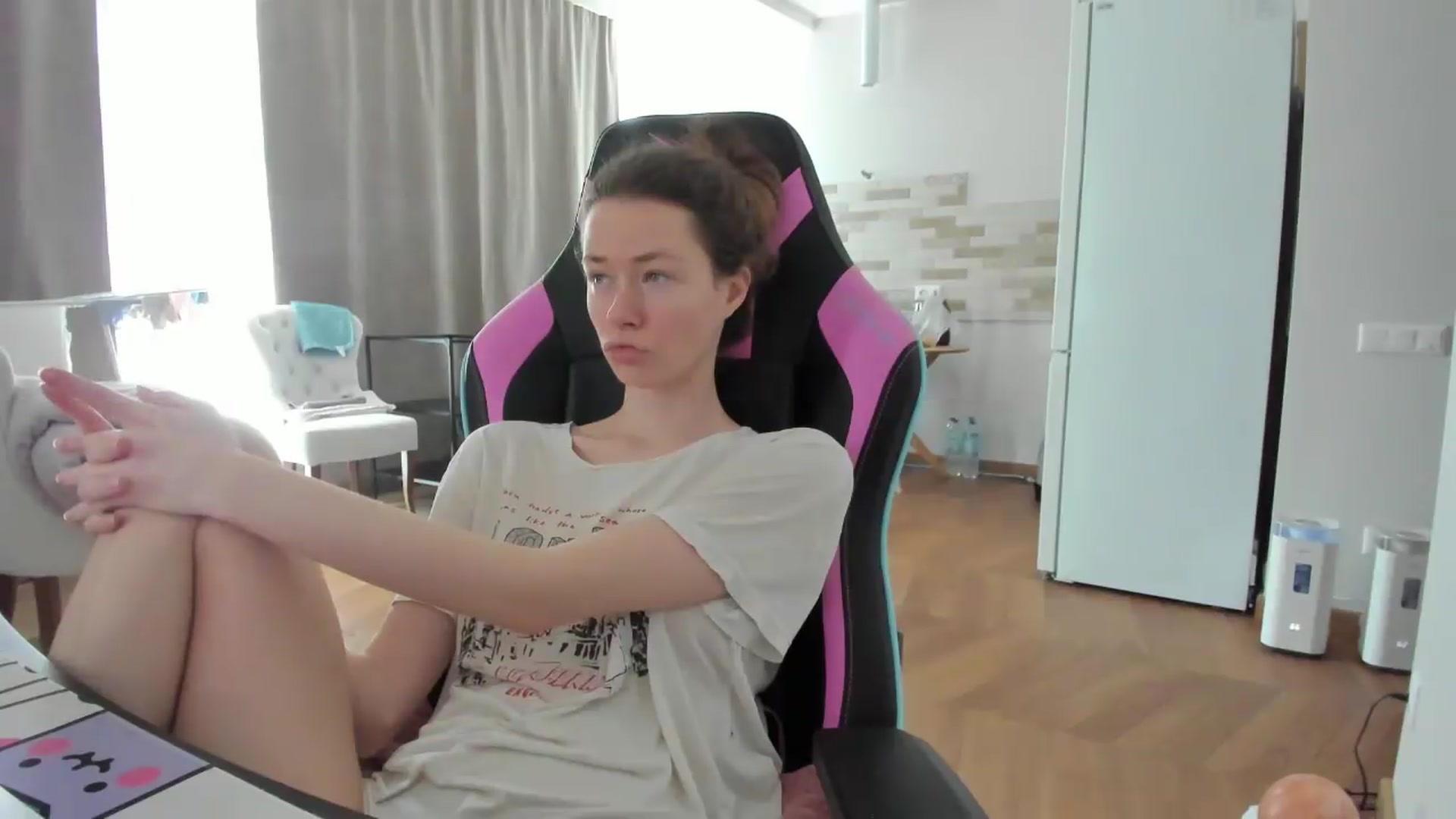 Gallery image thumbnail from Oksanafedorov's myfreecams stream on, 08/27/2026, 09:48 image 15 of 20