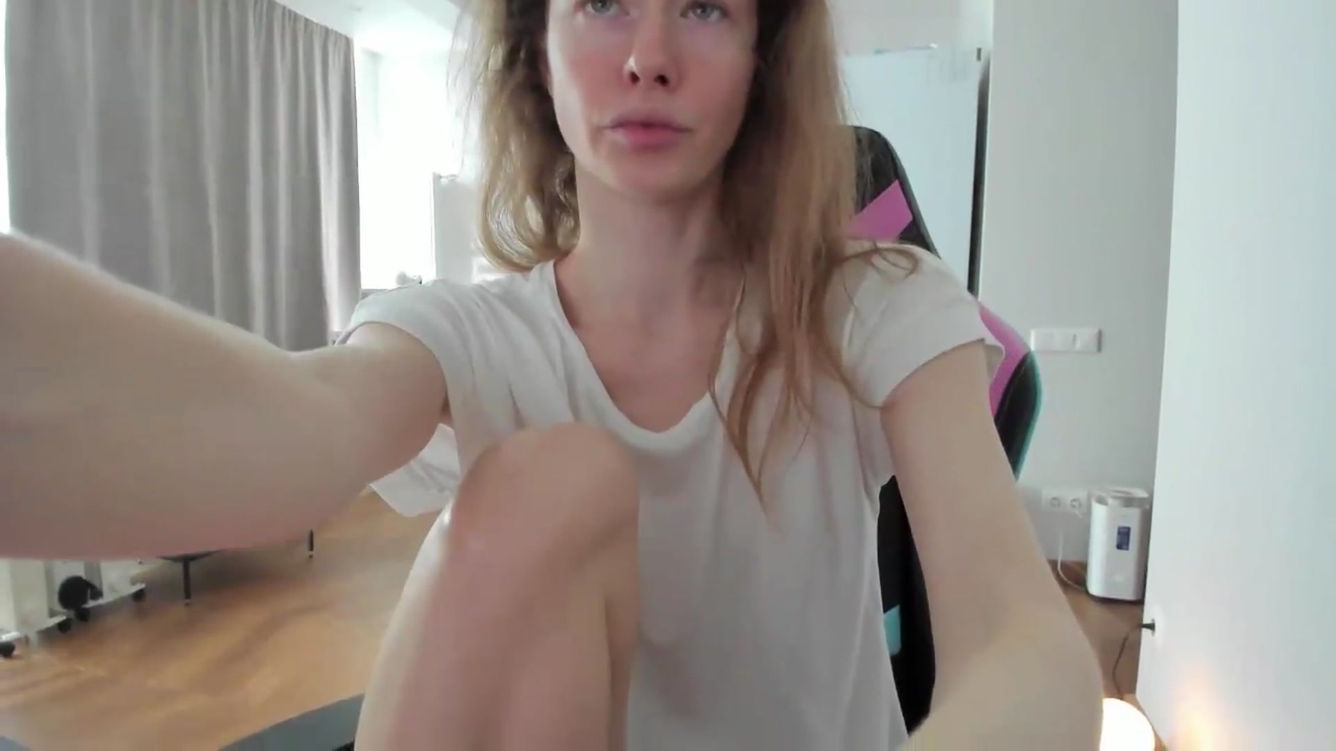 Gallery image thumbnail from Oksanafedorov's myfreecams stream on, 08/29/2026, 10:23 image 17 of 20