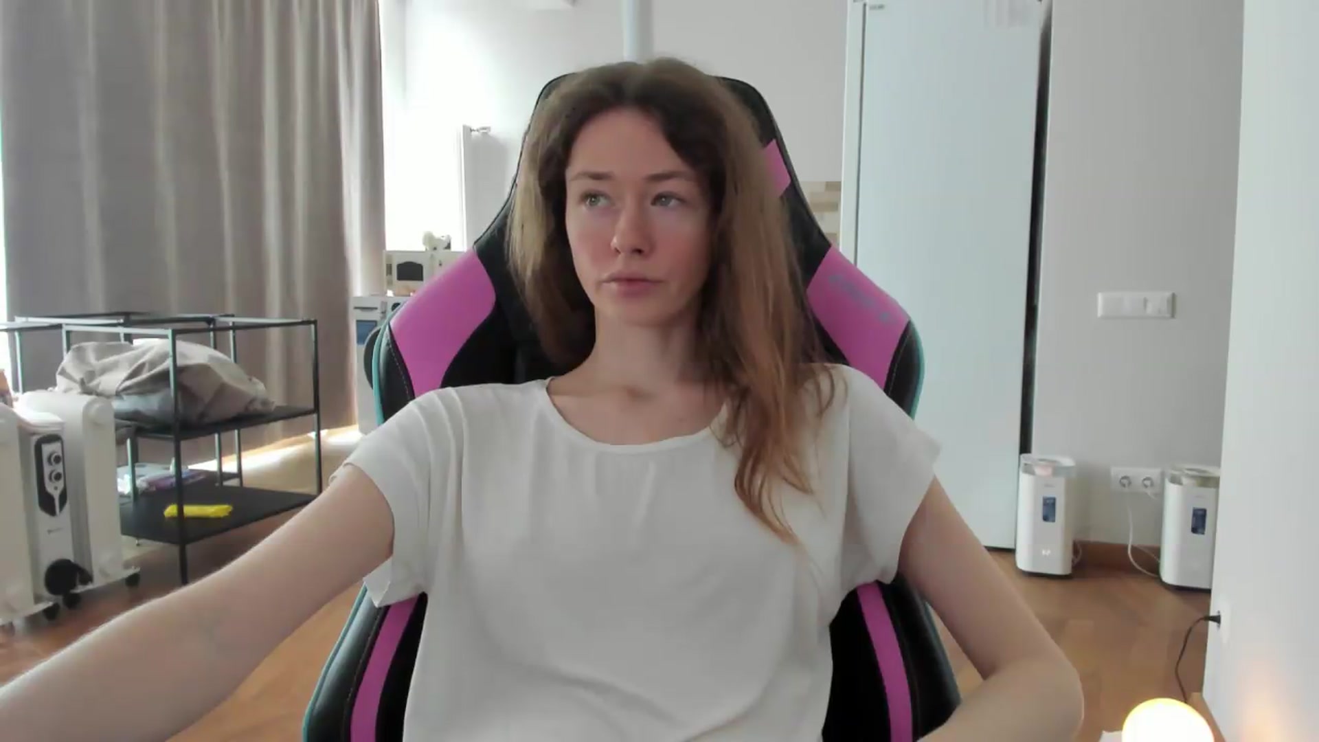 Gallery image thumbnail from Oksanafedorov's myfreecams stream on, 08/29/2026, 11:31 image 7 of 20