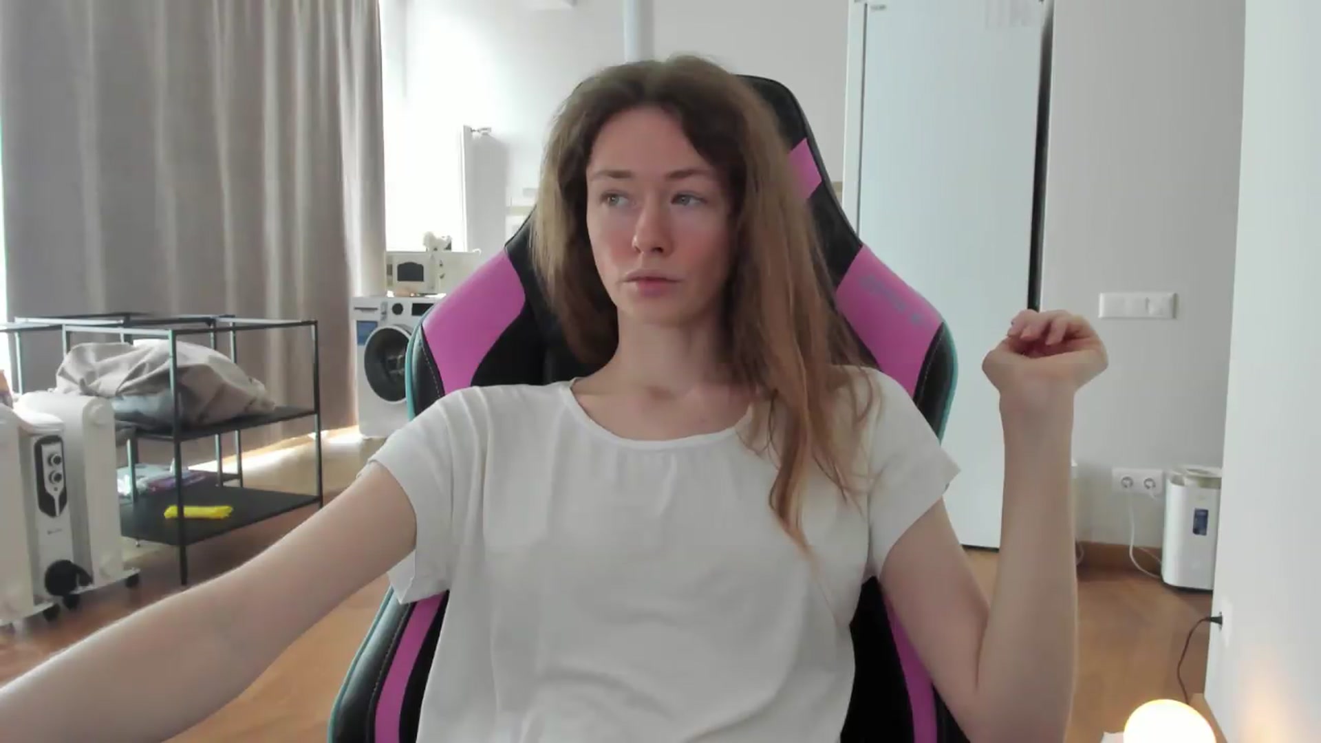 Gallery image thumbnail from Oksanafedorov's myfreecams stream on, 08/29/2026, 11:31 image 5 of 20