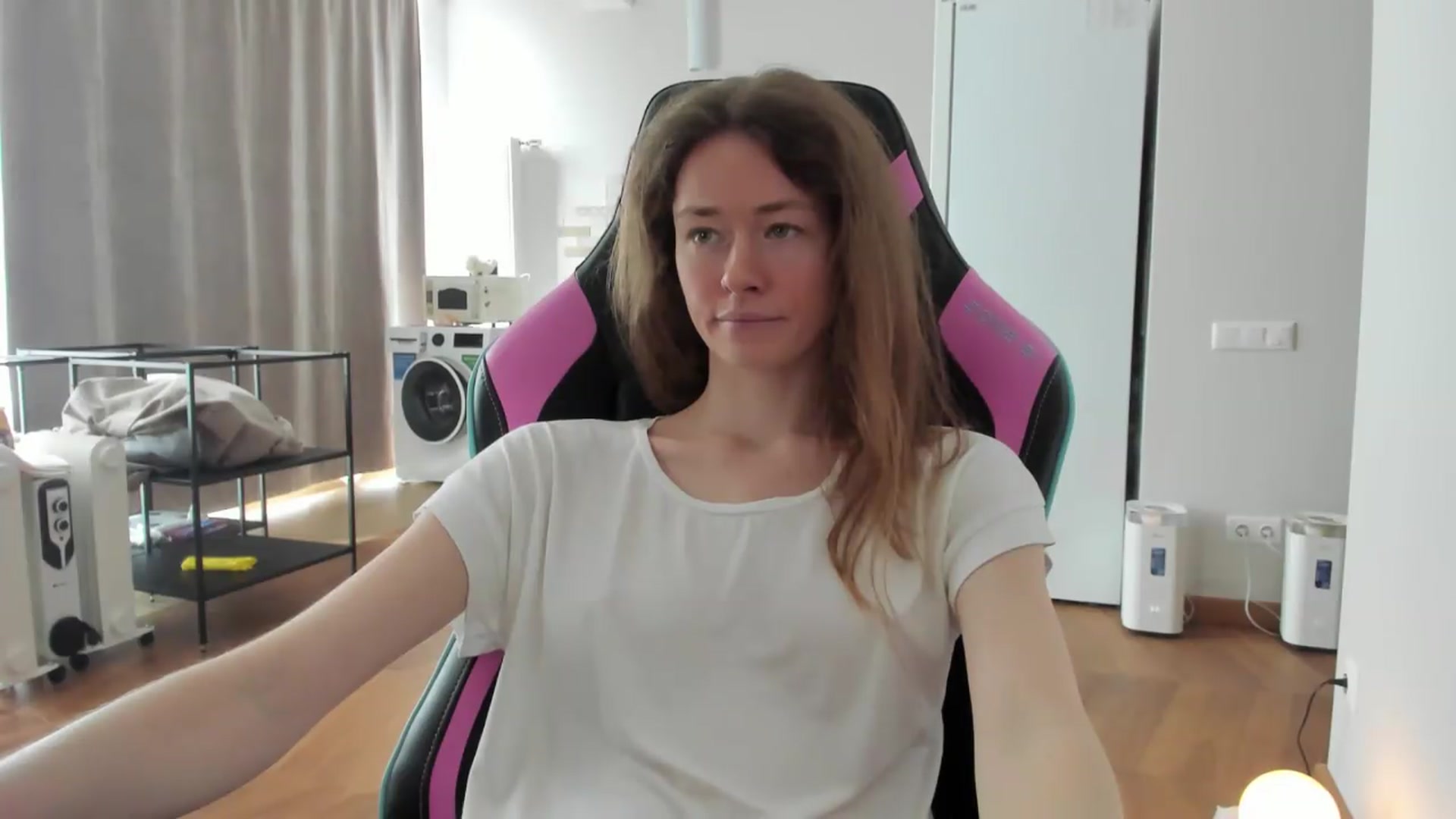 Gallery image thumbnail from Oksanafedorov's myfreecams stream on, 08/29/2026, 11:31 image 11 of 20