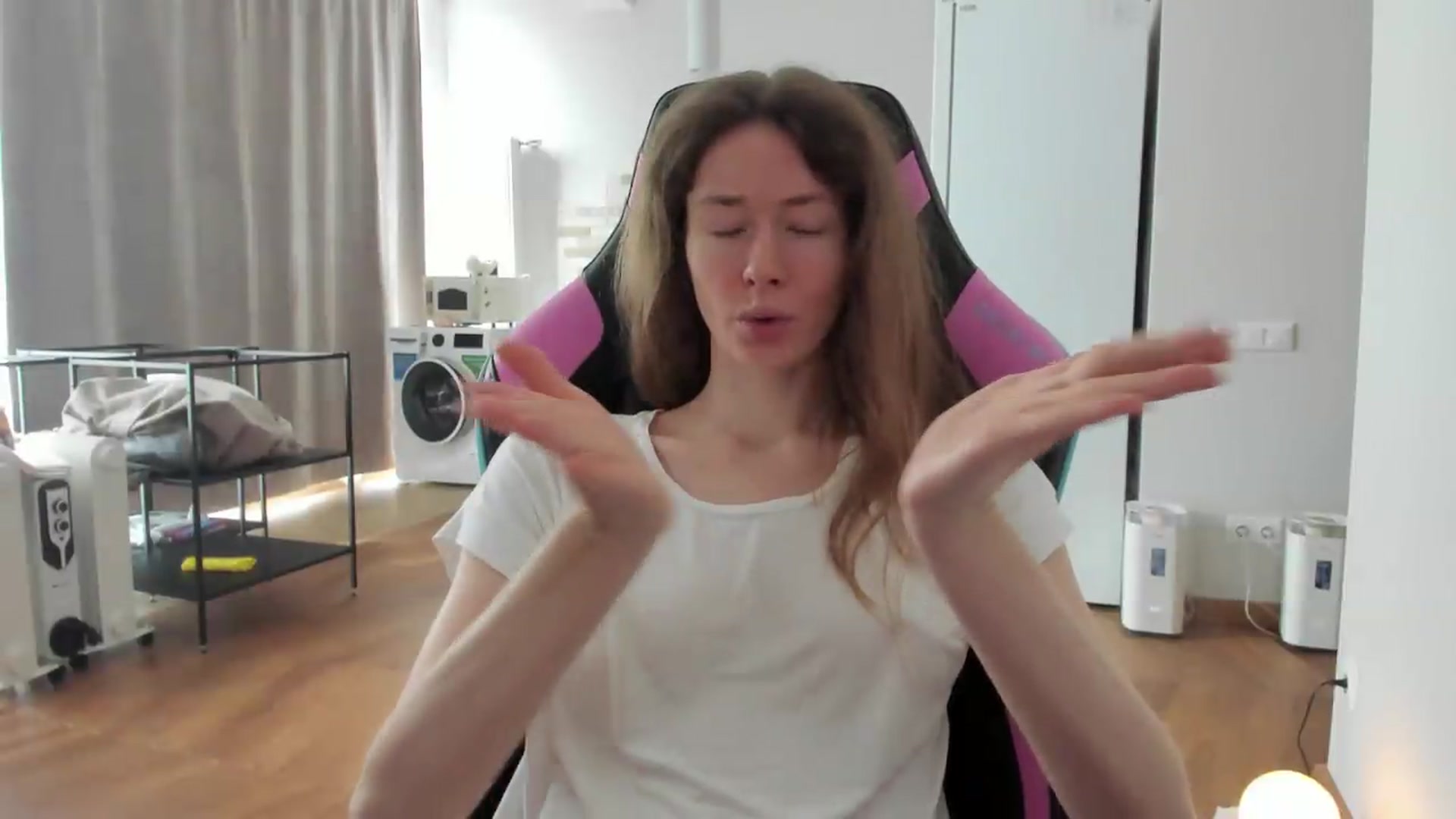 Gallery image thumbnail from Oksanafedorov's myfreecams stream on, 08/29/2026, 11:31 image 13 of 20