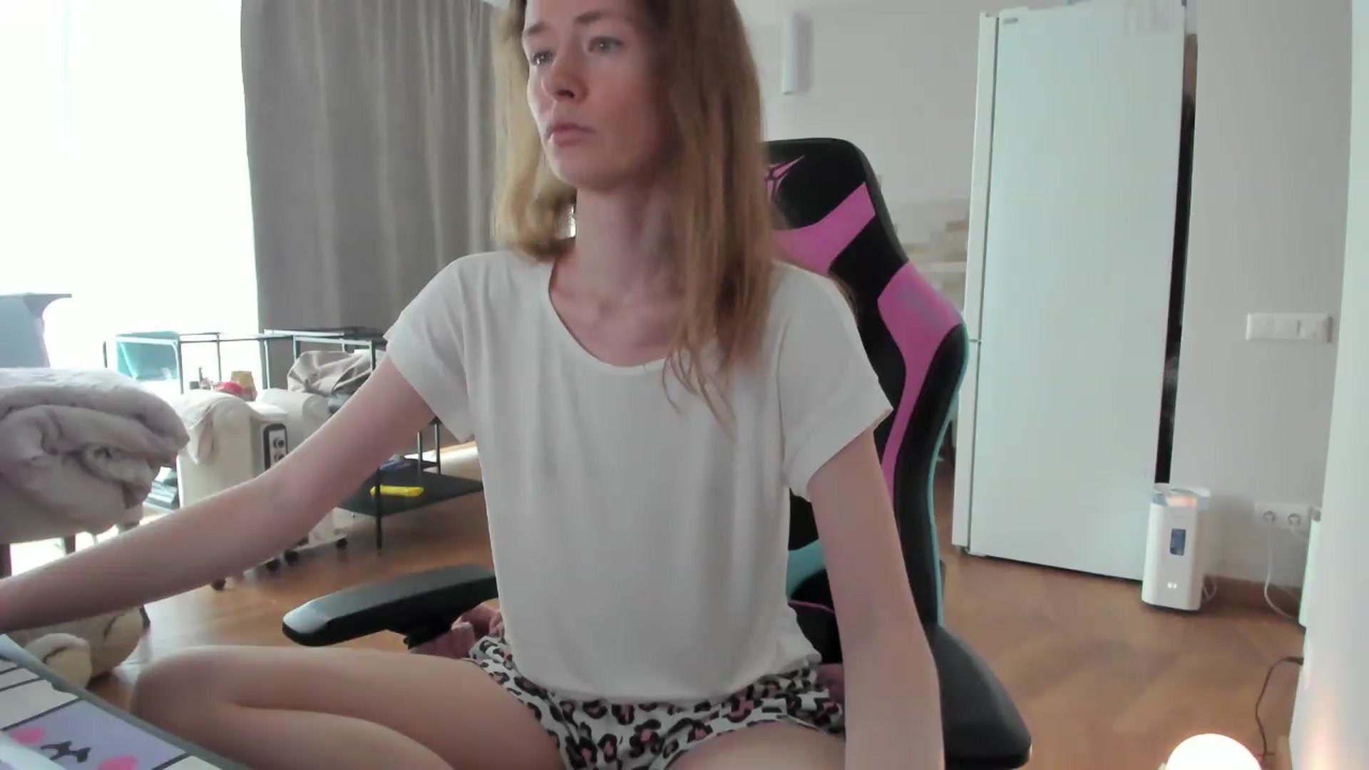 Gallery image thumbnail from Oksanafedorov's myfreecams stream on, 08/29/2026, 14:49 image 5 of 20