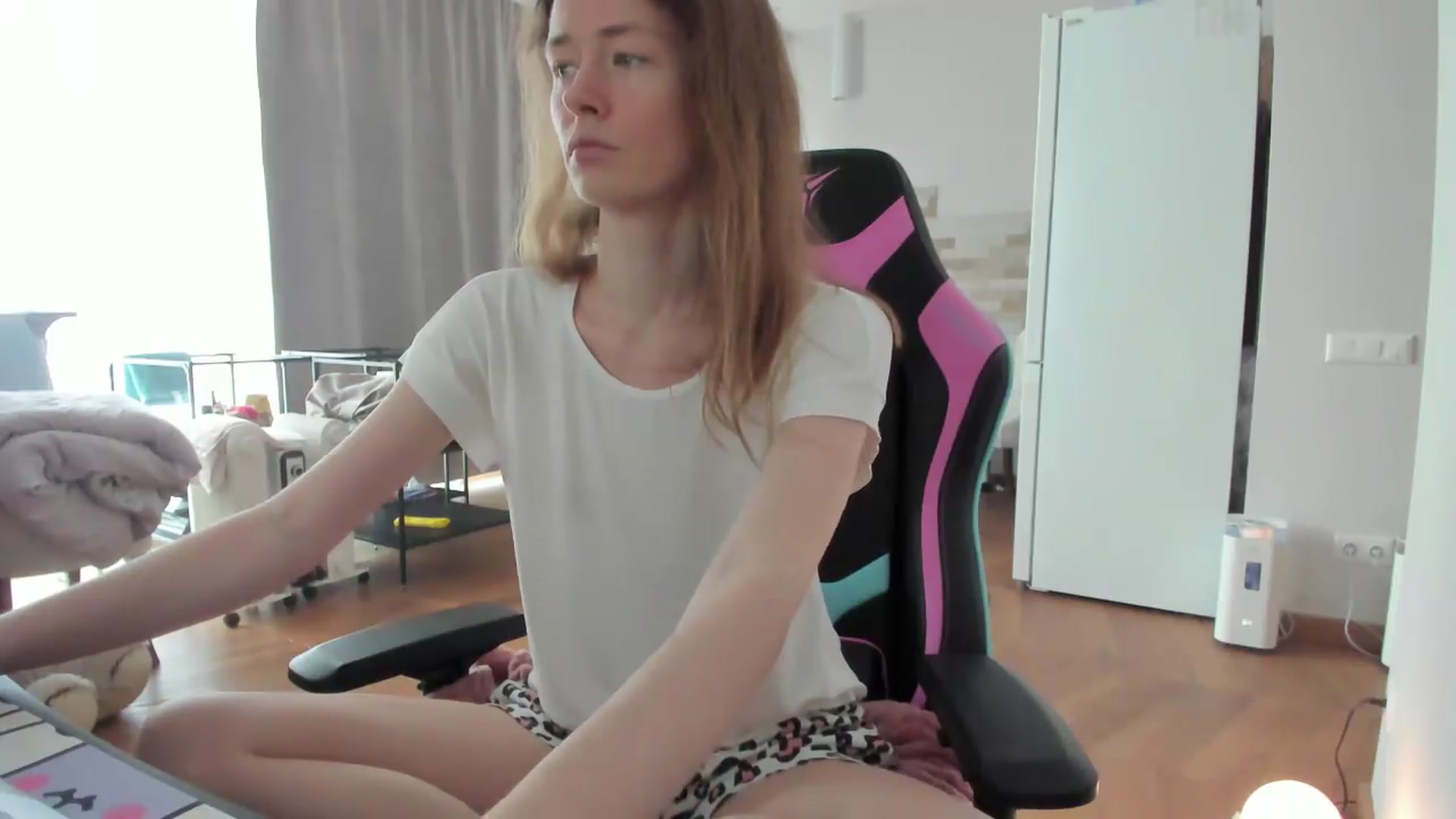 Gallery image thumbnail from Oksanafedorov's myfreecams stream on, 08/29/2026, 14:49 image 2 of 20