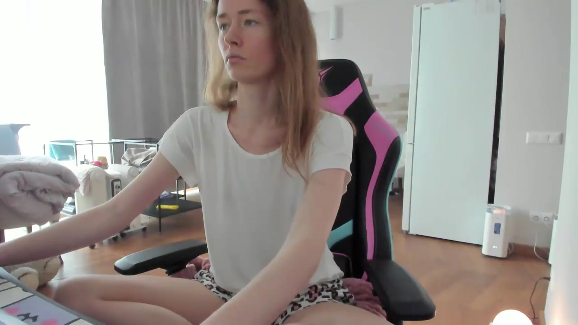 Gallery image thumbnail from Oksanafedorov's myfreecams stream on, 08/29/2026, 14:49 image 4 of 20