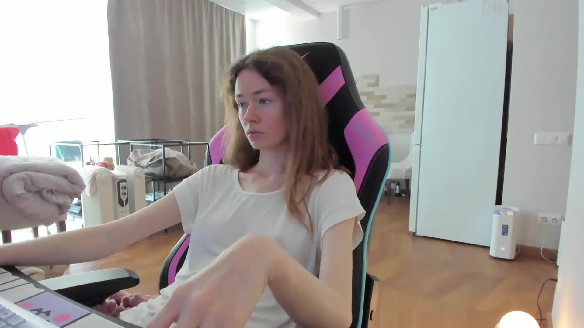 Gallery image thumbnail from Oksanafedorov's myfreecams stream on, 08/30/2026, 09:27 image 8 of 20