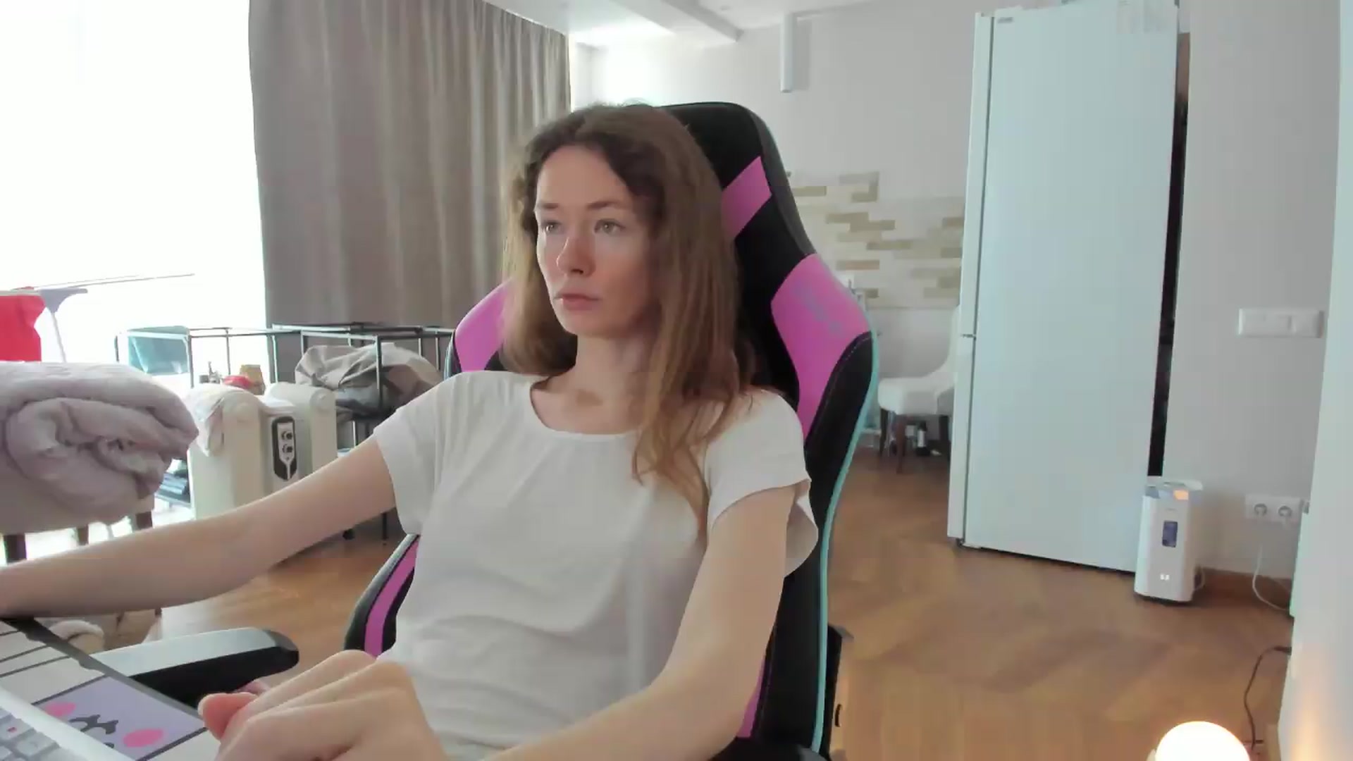 Gallery image thumbnail from Oksanafedorov's myfreecams stream on, 08/30/2026, 09:27 image 5 of 20
