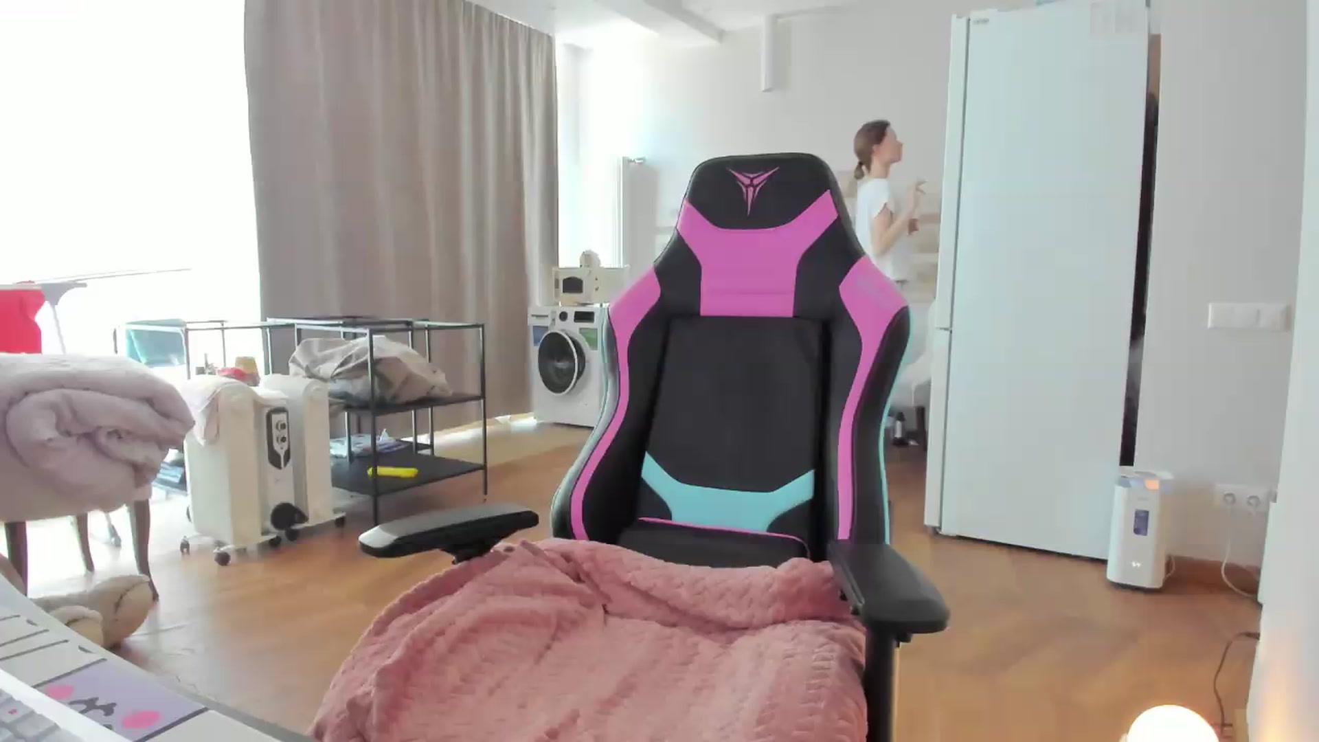 Gallery image thumbnail from Oksanafedorov's myfreecams stream on, 08/30/2026, 09:27 image 1 of 20