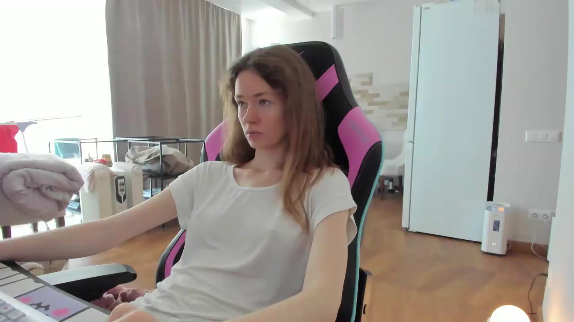 Gallery image thumbnail from Oksanafedorov's myfreecams stream on, 08/30/2026, 09:27 image 7 of 20