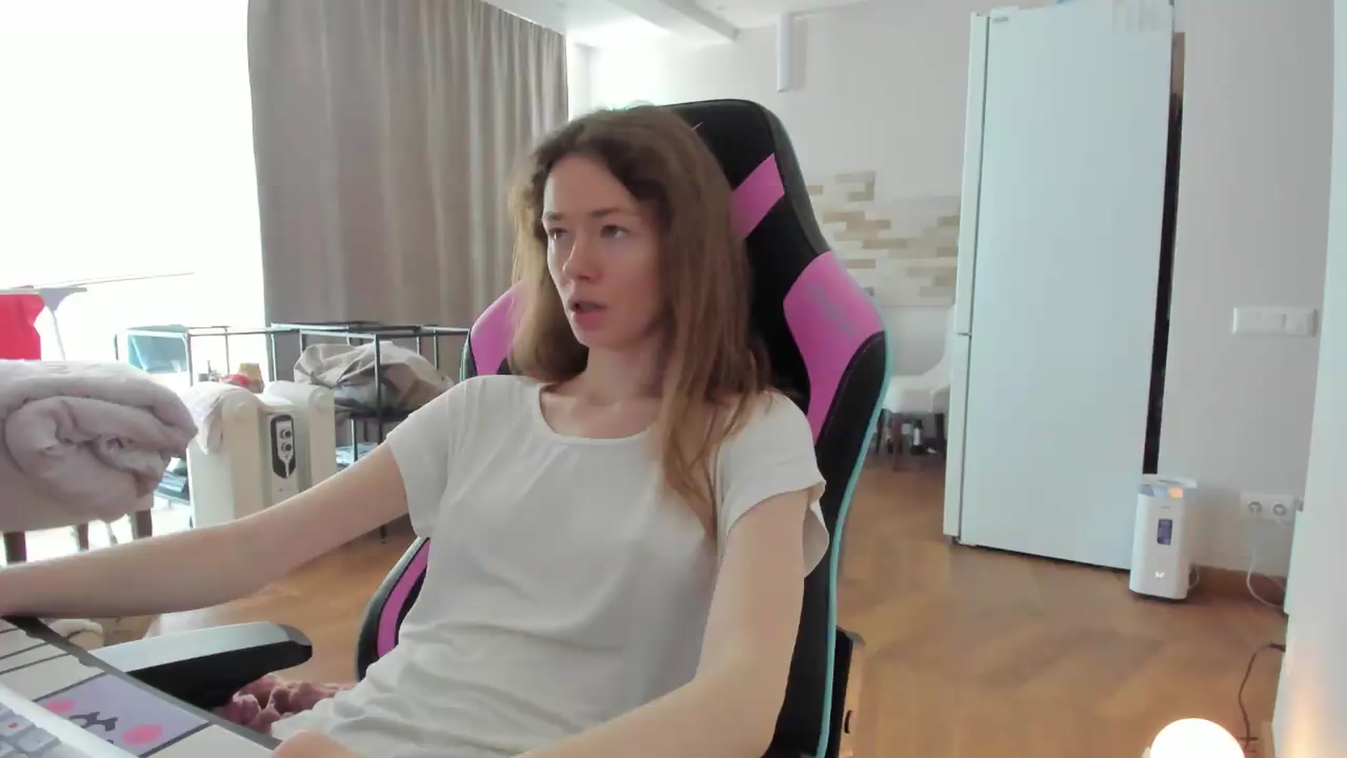 Gallery image thumbnail from Oksanafedorov's myfreecams stream on, 08/30/2026, 09:27 image 6 of 20