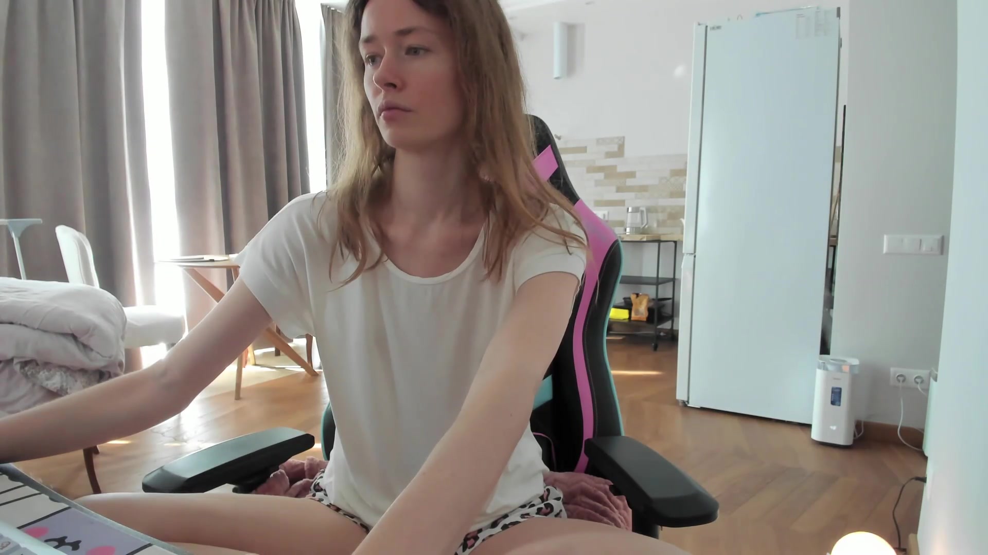 Gallery image thumbnail from Oksanafedorov's myfreecams stream on, 08/31/2026, 13:19 image 17 of 20