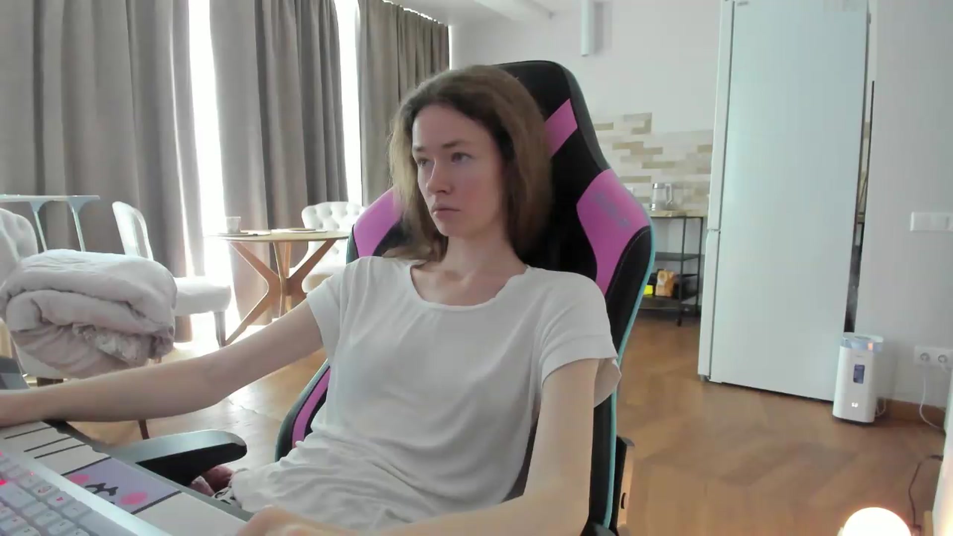 Gallery image thumbnail from Oksanafedorov's myfreecams stream on, 08/31/2026, 13:19 image 9 of 20