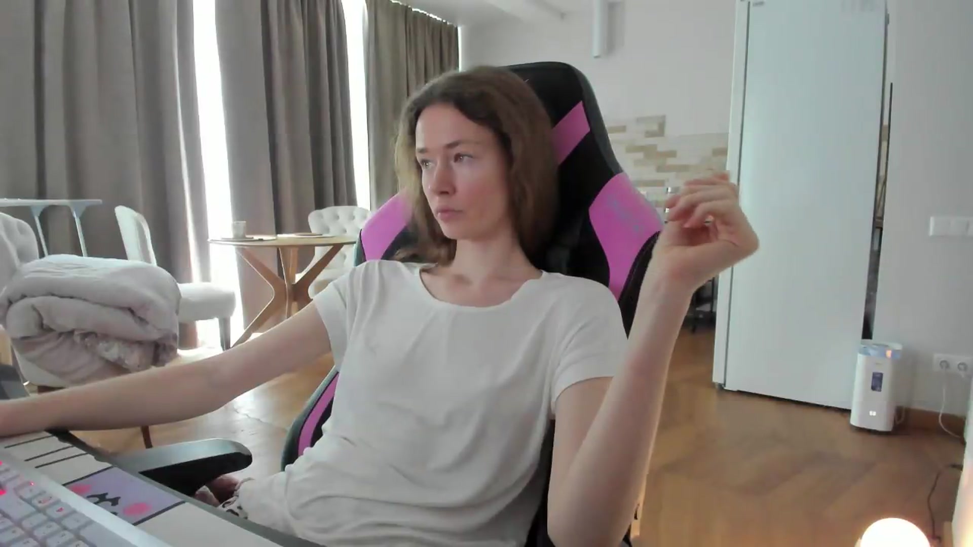 Gallery image thumbnail from Oksanafedorov's myfreecams stream on, 08/31/2026, 13:19 image 8 of 20