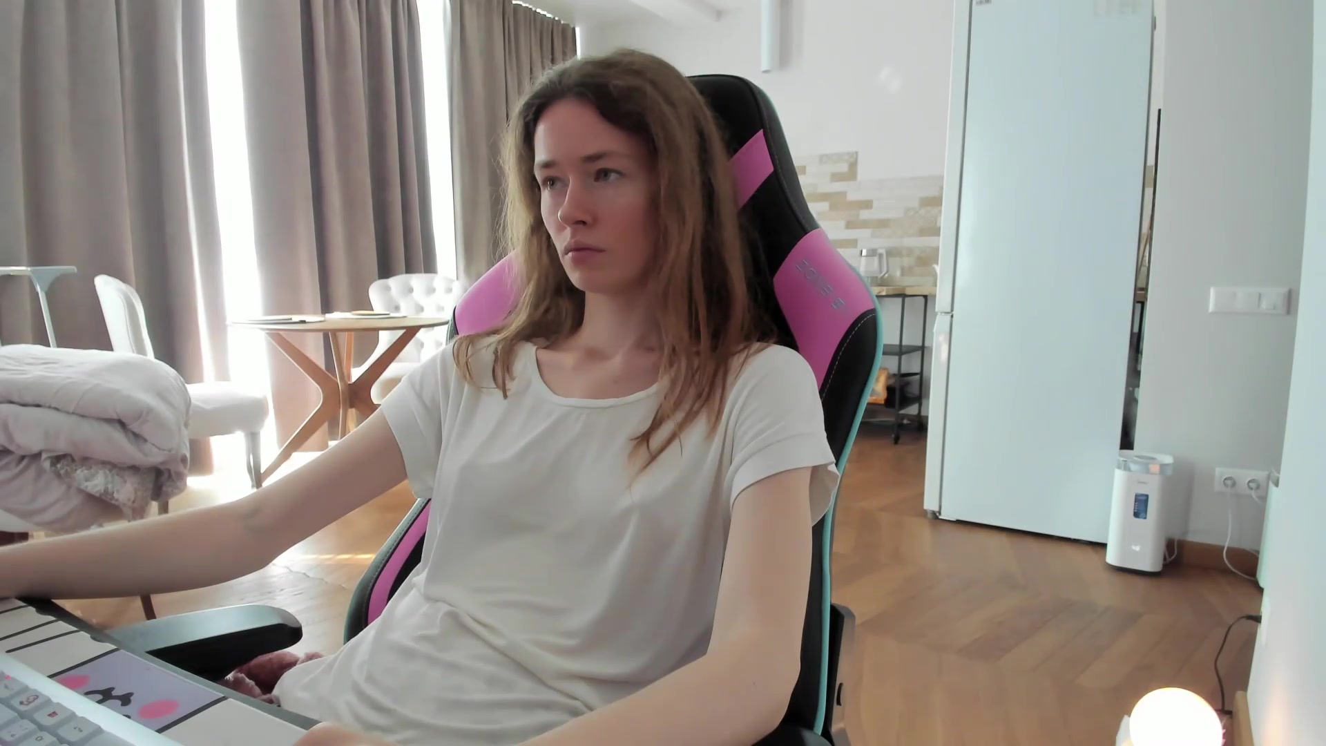 Gallery image thumbnail from Oksanafedorov's myfreecams stream on, 08/31/2026, 13:19 image 16 of 20