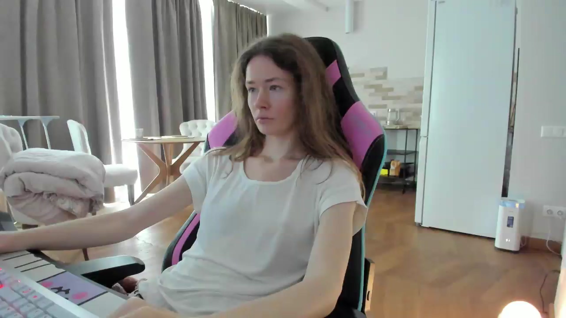 Gallery image thumbnail from Oksanafedorov's myfreecams stream on, 08/31/2026, 13:19 image 6 of 20