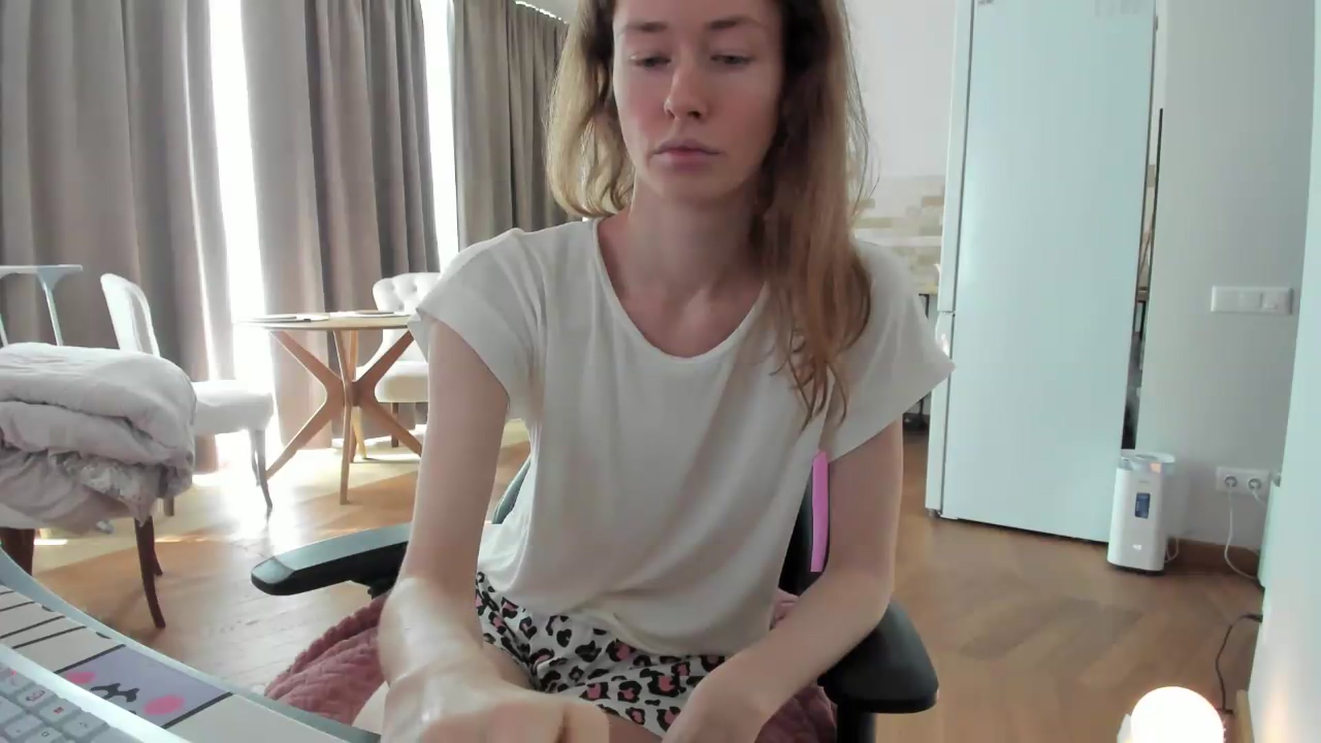 Gallery image thumbnail from Oksanafedorov's myfreecams stream on, 08/31/2026, 13:19 image 13 of 20