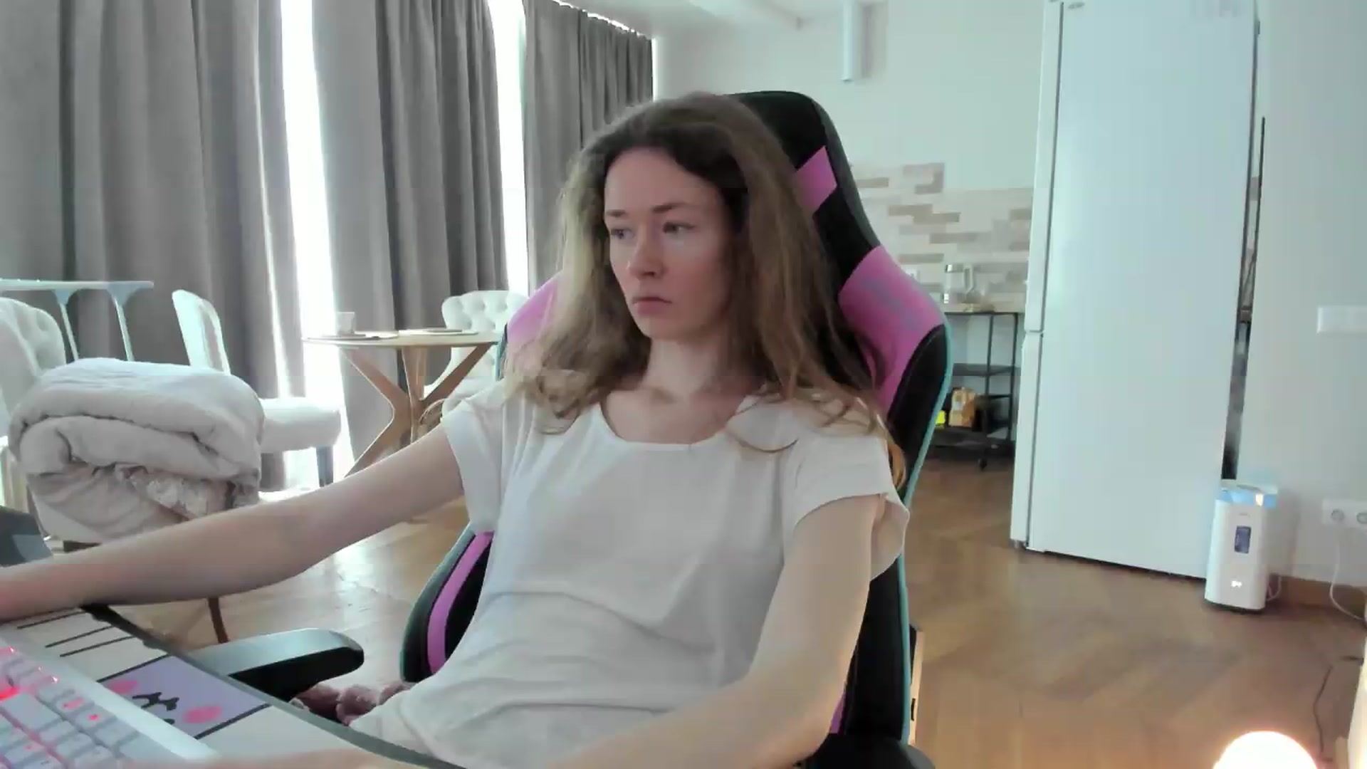 Gallery image thumbnail from Oksanafedorov's myfreecams stream on, 08/31/2026, 13:19 image 3 of 20