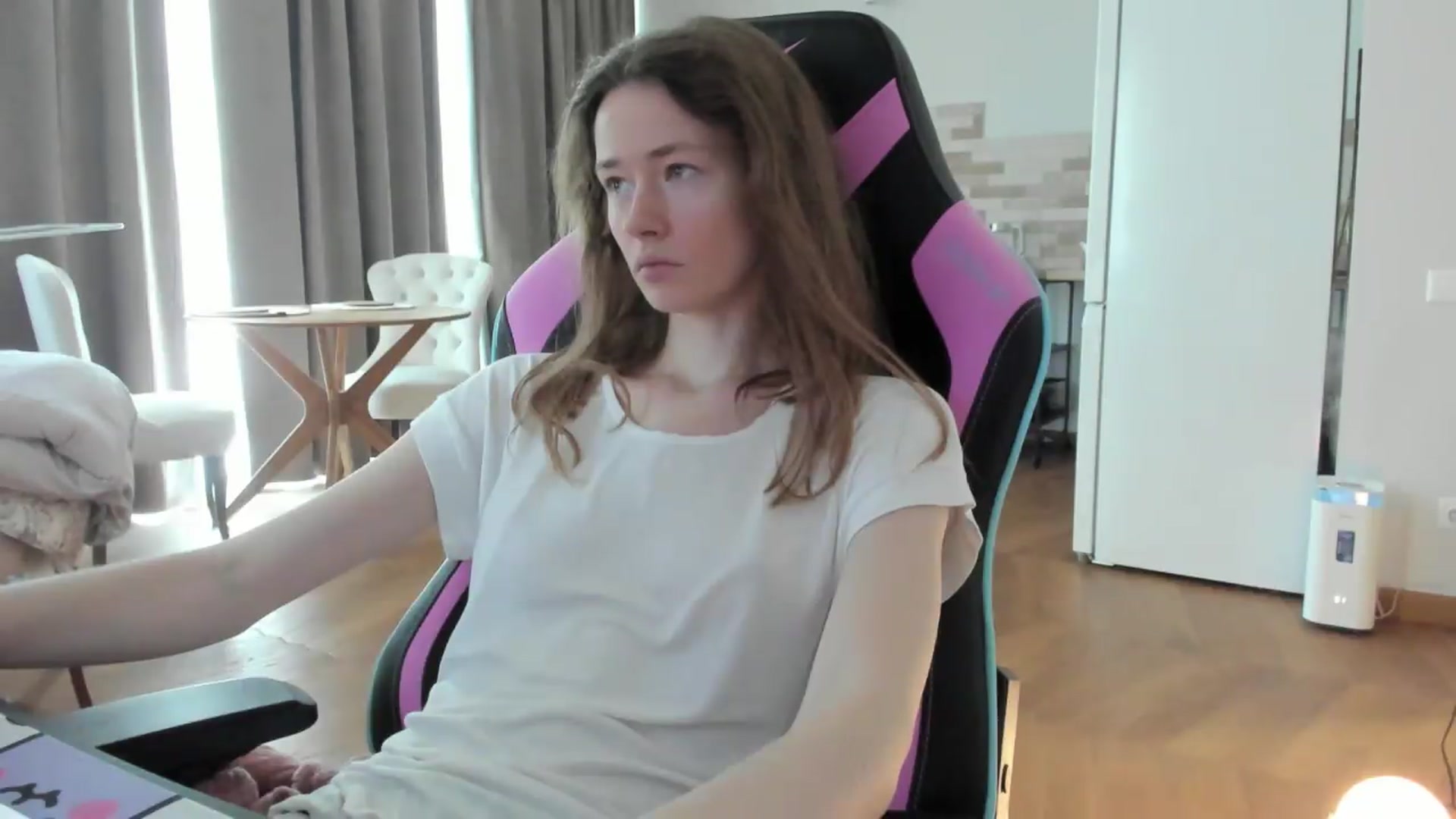 Gallery image thumbnail from Oksanafedorov's myfreecams stream on, 09/01/2026, 12:15 image 2 of 20
