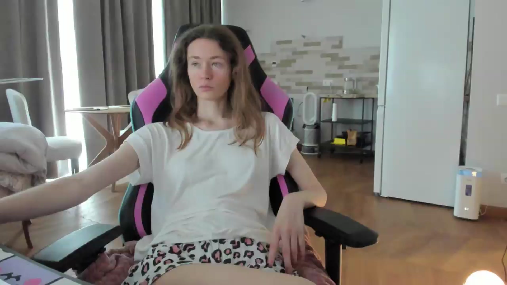 Gallery image thumbnail from Oksanafedorov's myfreecams stream on, 09/01/2026, 12:15 image 1 of 20
