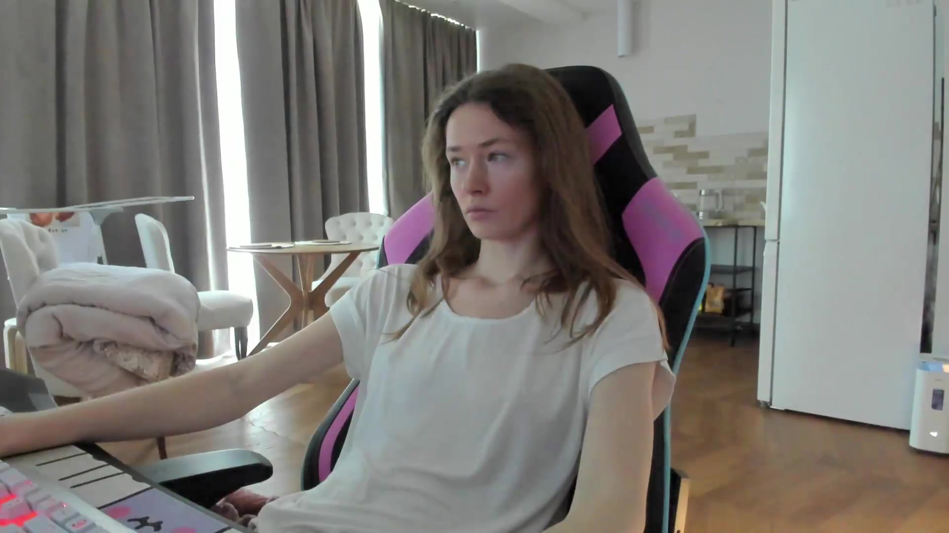 Gallery image thumbnail from Oksanafedorov's myfreecams stream on, 09/01/2026, 12:15 image 7 of 20