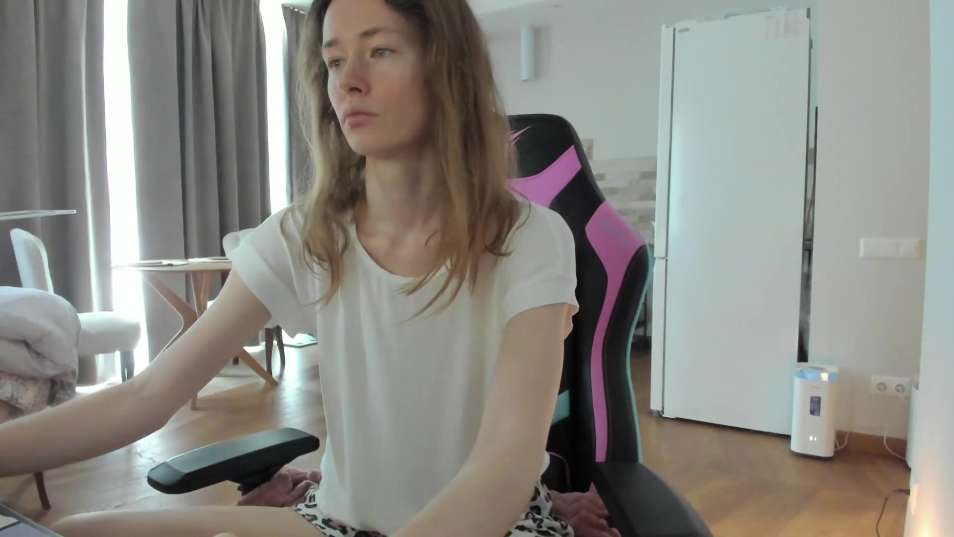 Gallery image thumbnail from Oksanafedorov's myfreecams stream on, 09/01/2026, 12:15 image 3 of 20