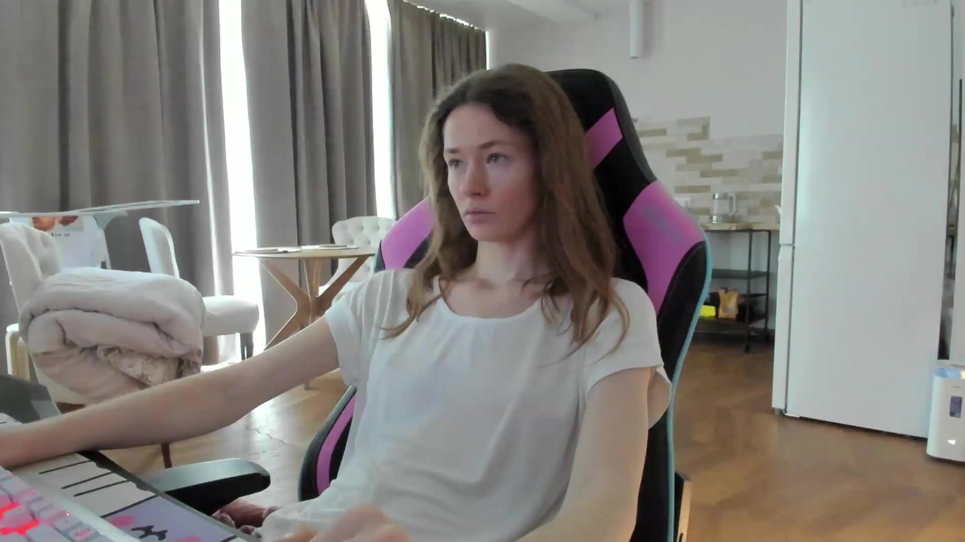 Gallery image thumbnail from Oksanafedorov's myfreecams stream on, 09/01/2026, 12:15 image 6 of 20