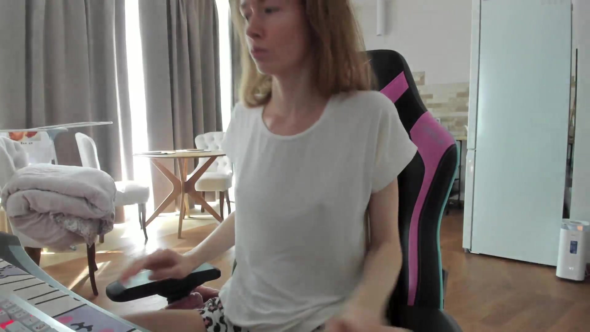 Gallery image thumbnail from Oksanafedorov's myfreecams stream on, 09/01/2026, 12:15 image 18 of 20
