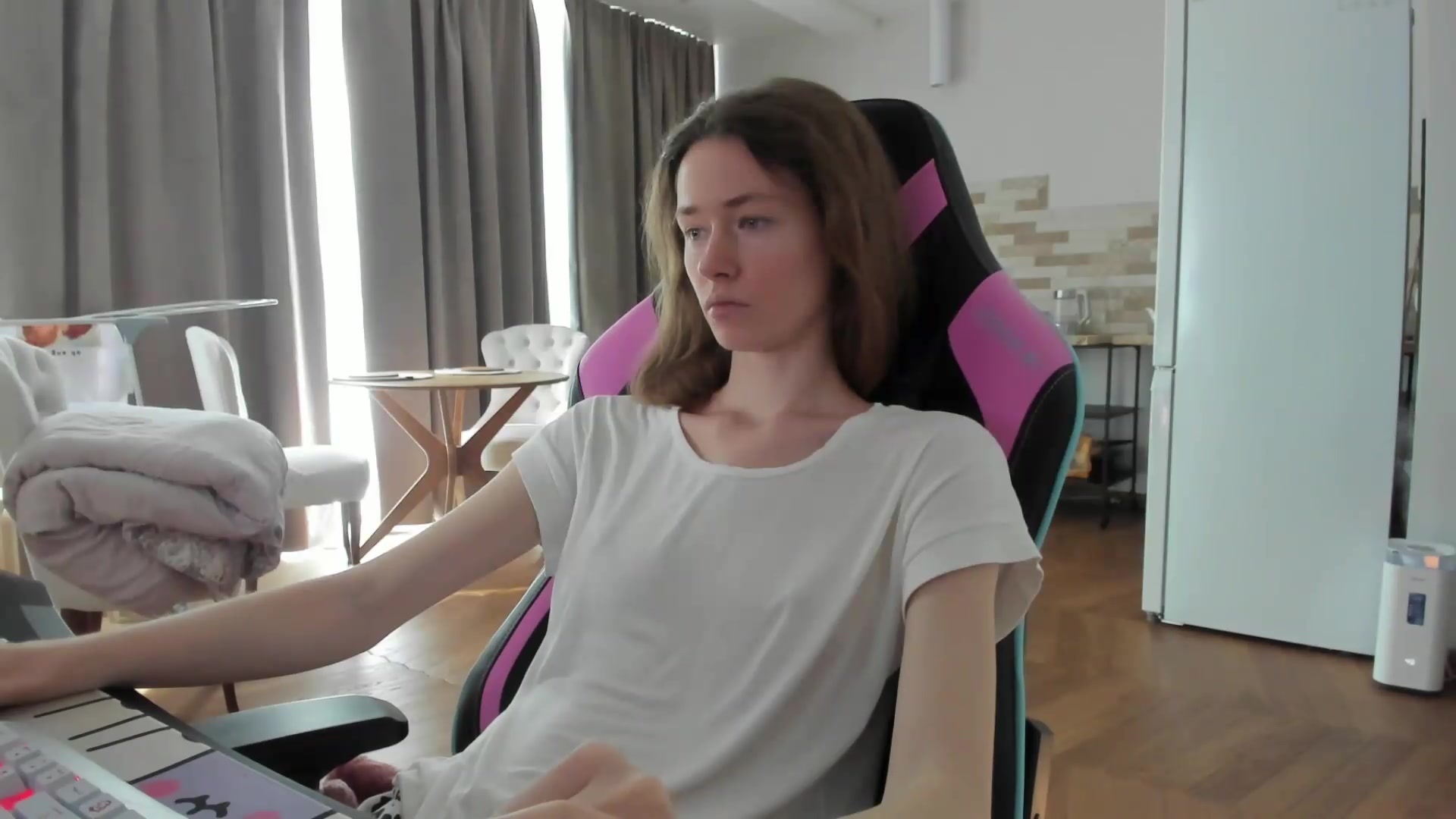 Gallery image thumbnail from Oksanafedorov's myfreecams stream on, 09/01/2026, 12:15 image 16 of 20